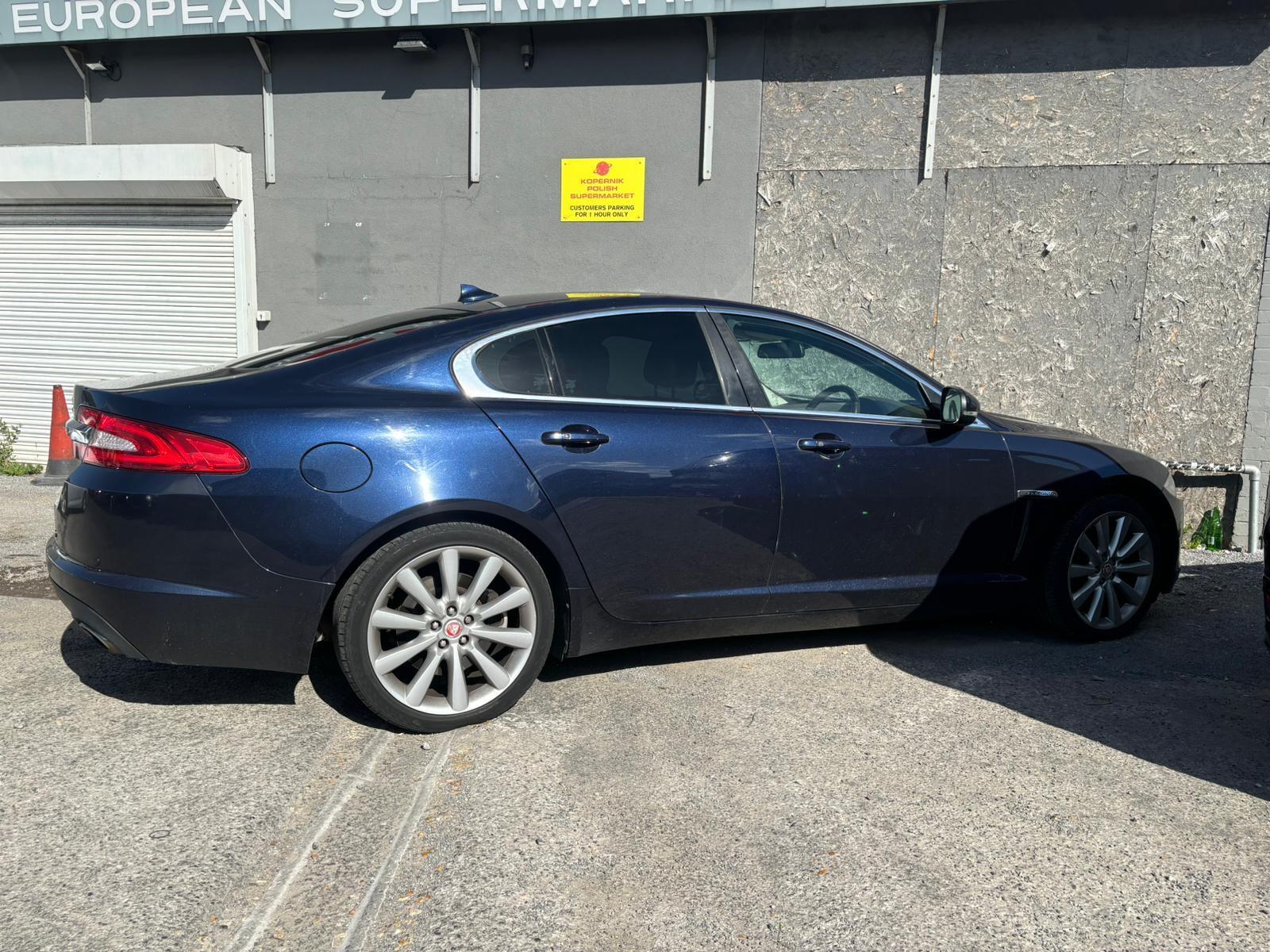 Jaguar XF view 3