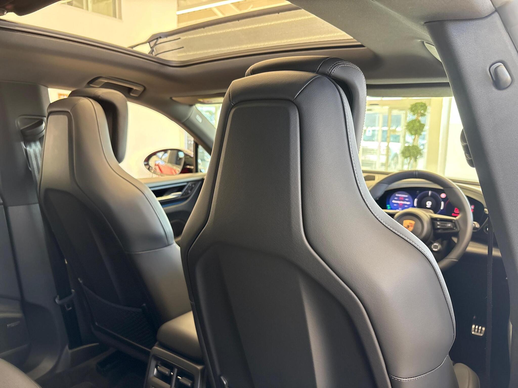 Porsche Macan view 43