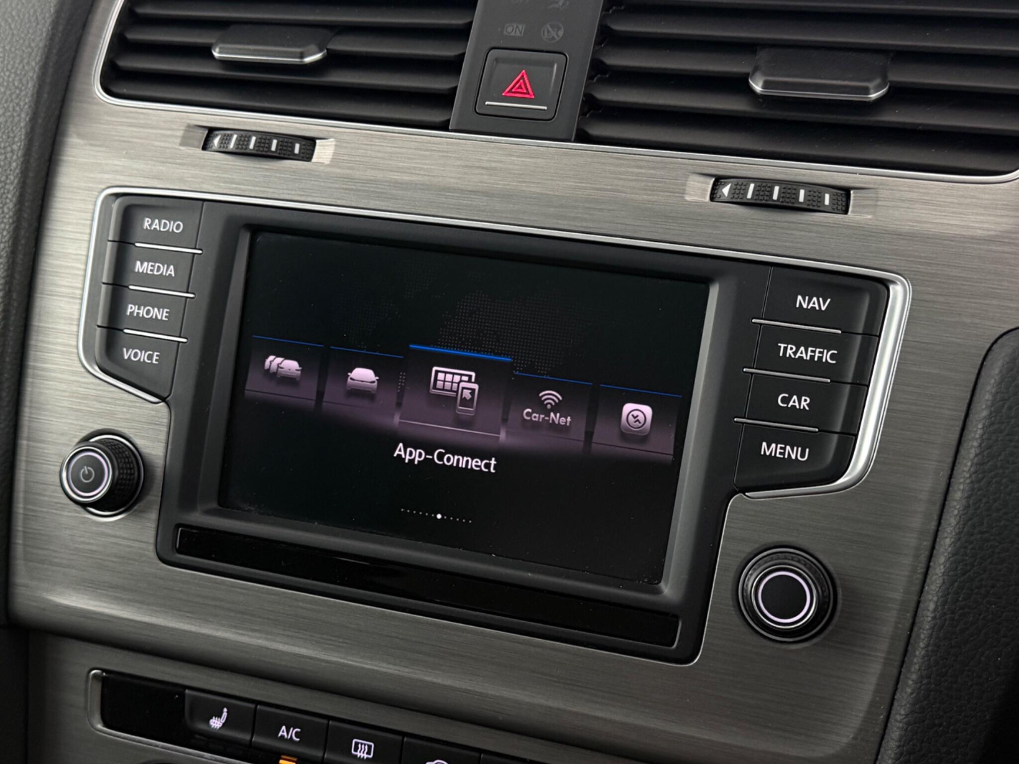 Volkswagen Golf view 20