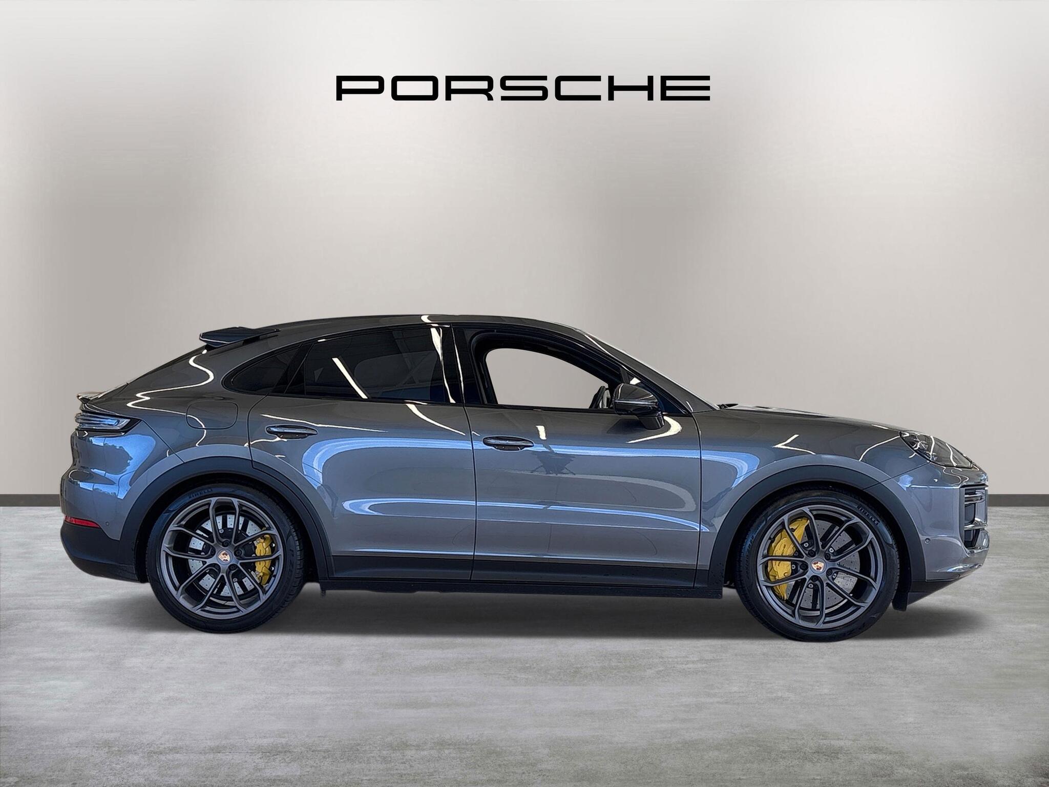 Porsche Cayenne view 8