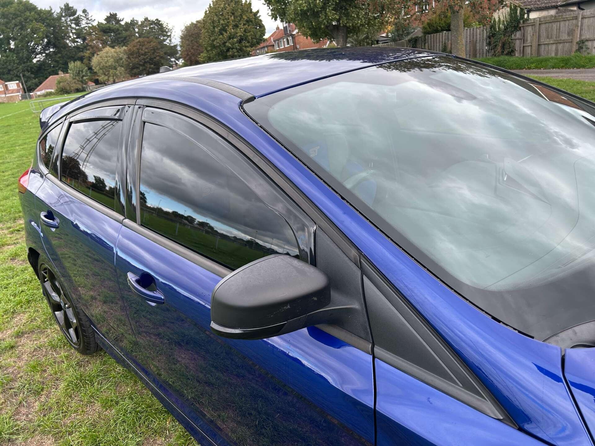 Ford Focus view 13