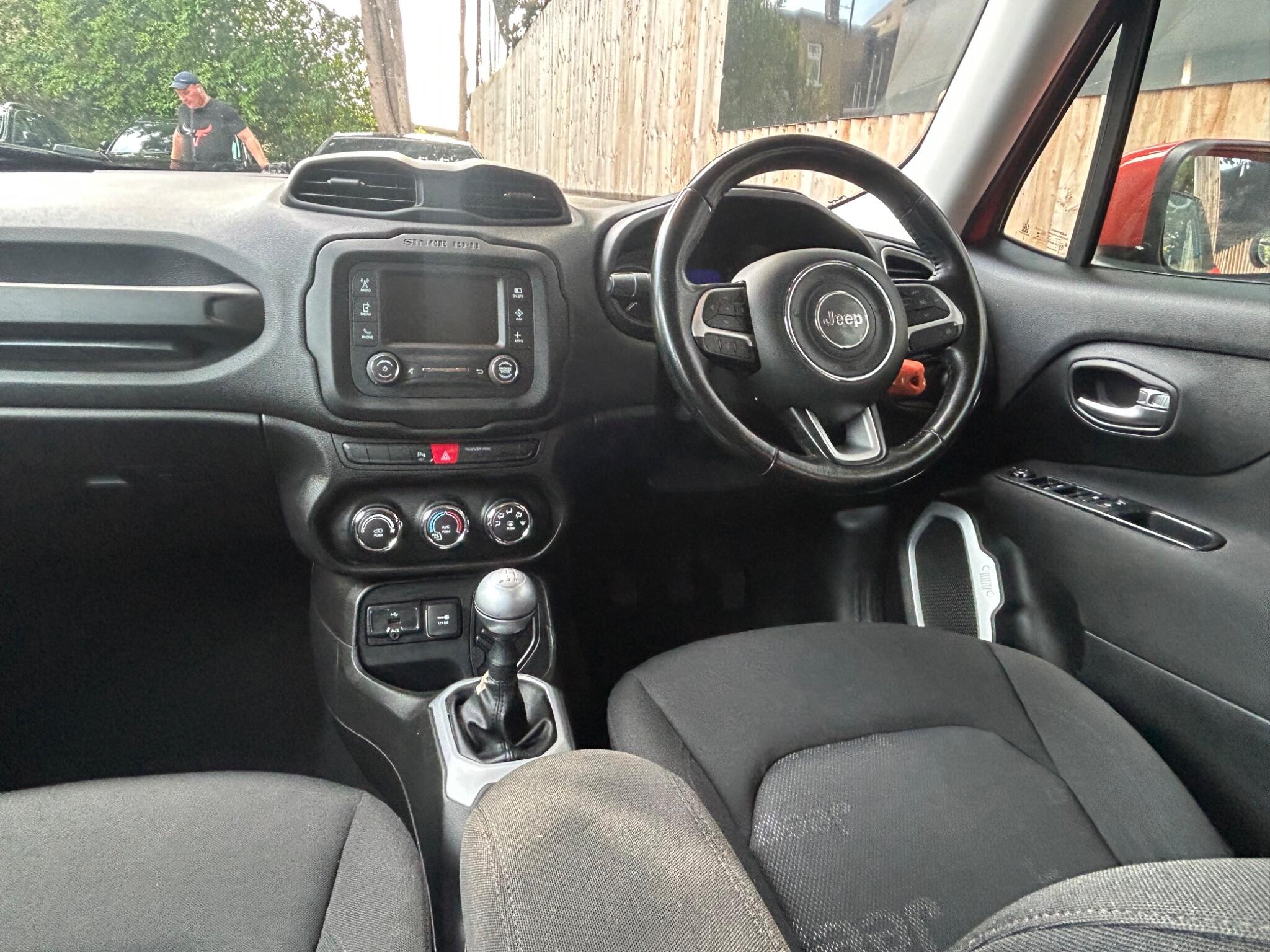 Jeep Renegade view 25