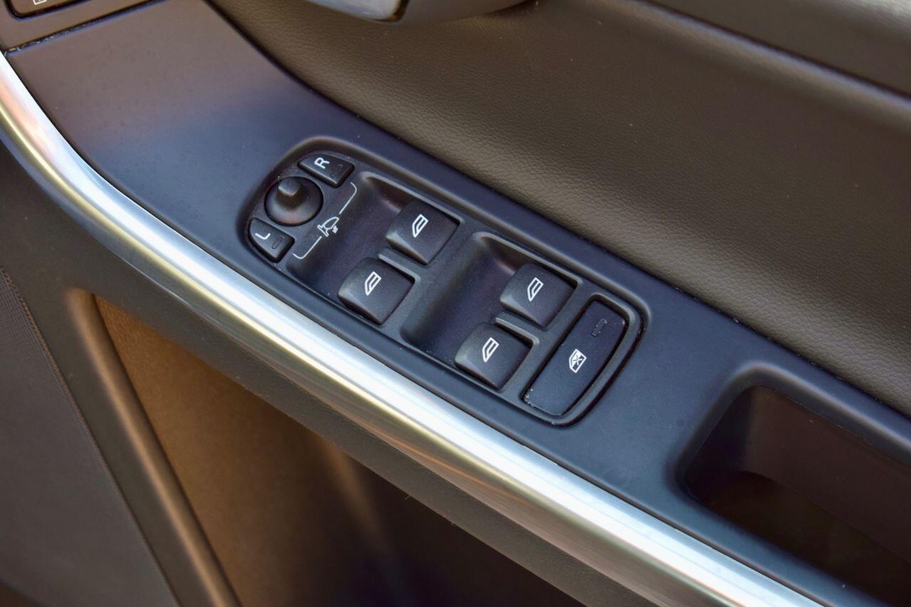 Volvo XC60 view 29