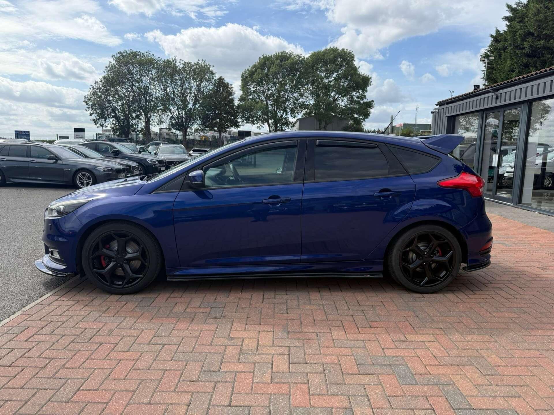 Ford Focus view 17