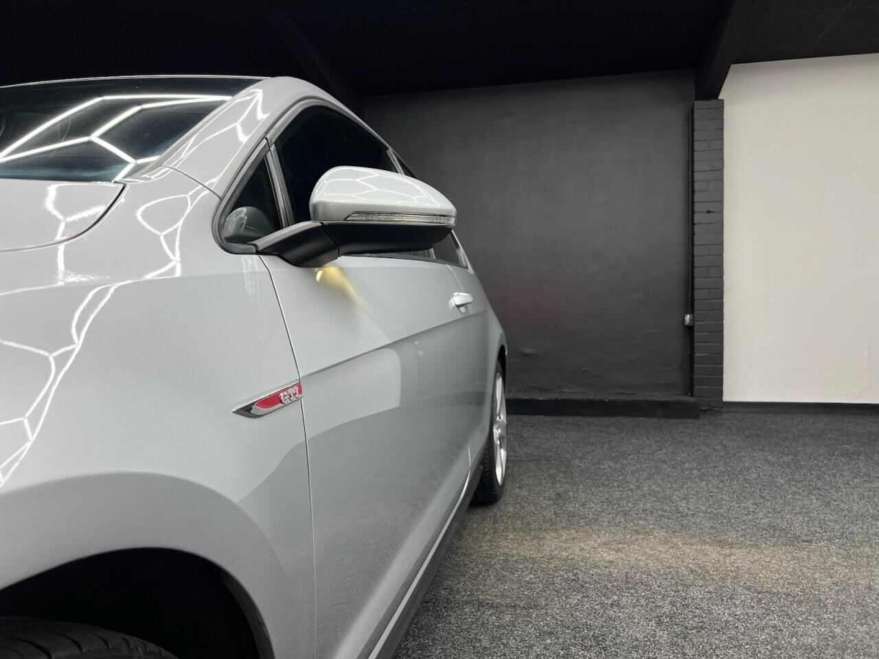 Volkswagen Golf view 24