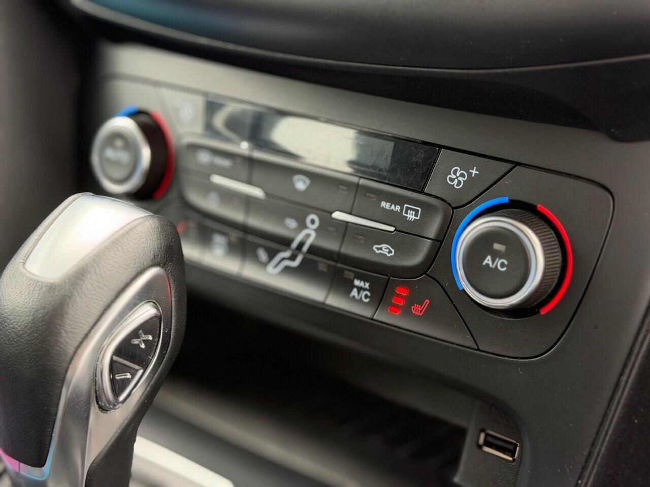 Ford Focus view 31