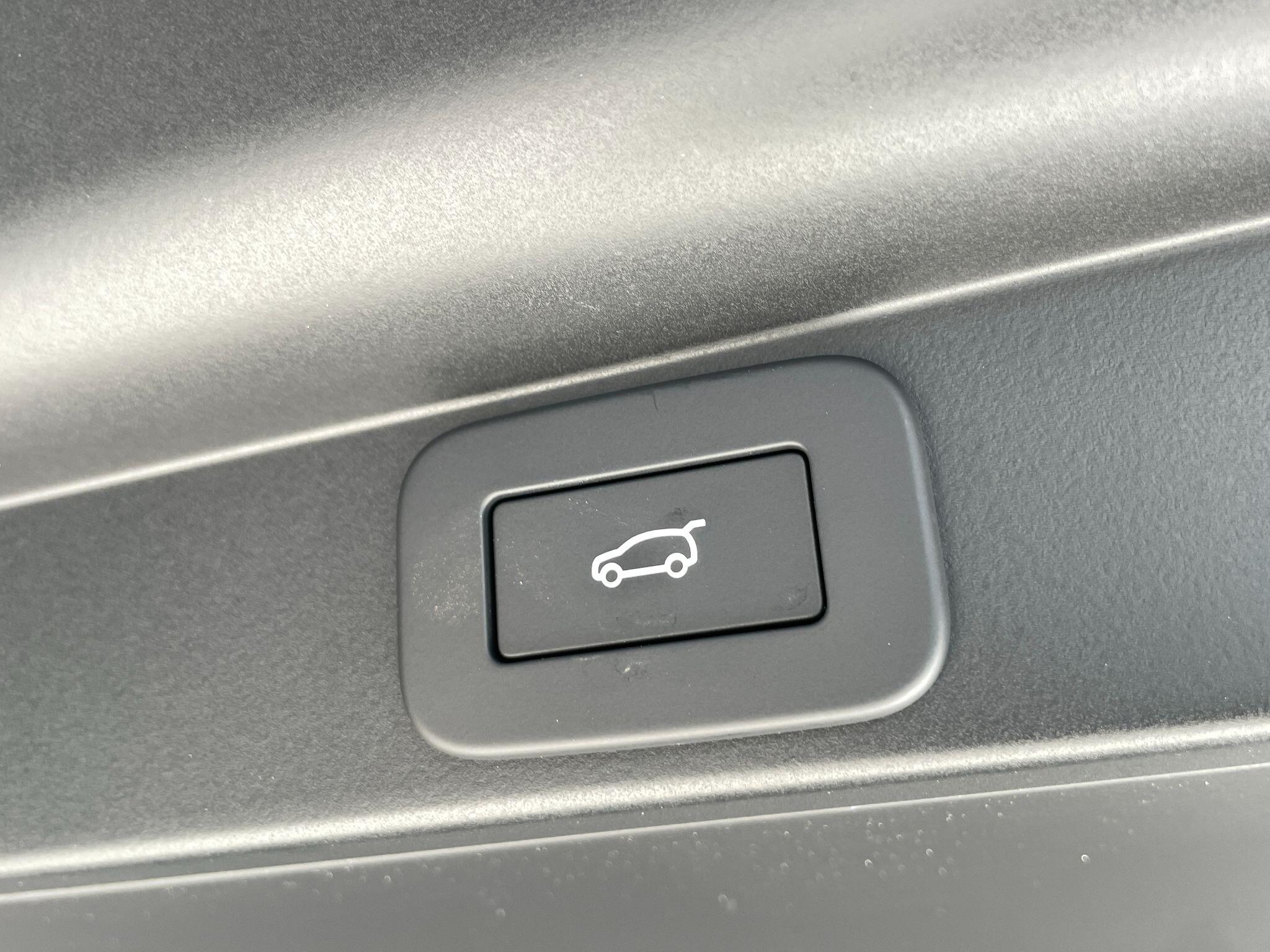 Land Rover Range Rover view 24