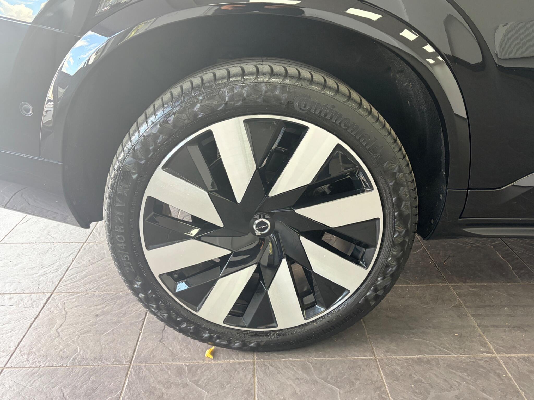 Volvo XC90 view 26