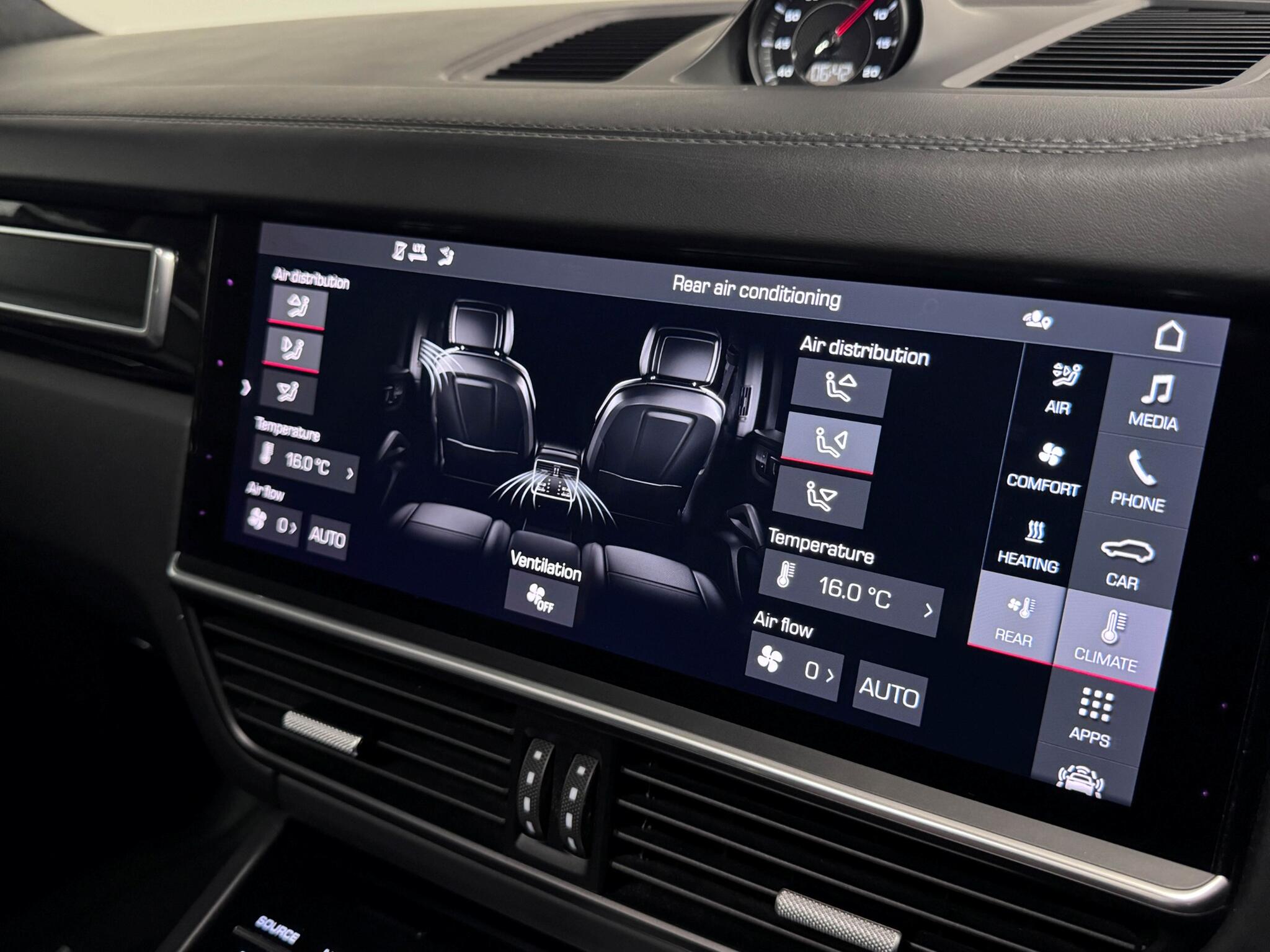 Porsche Cayenne view 73