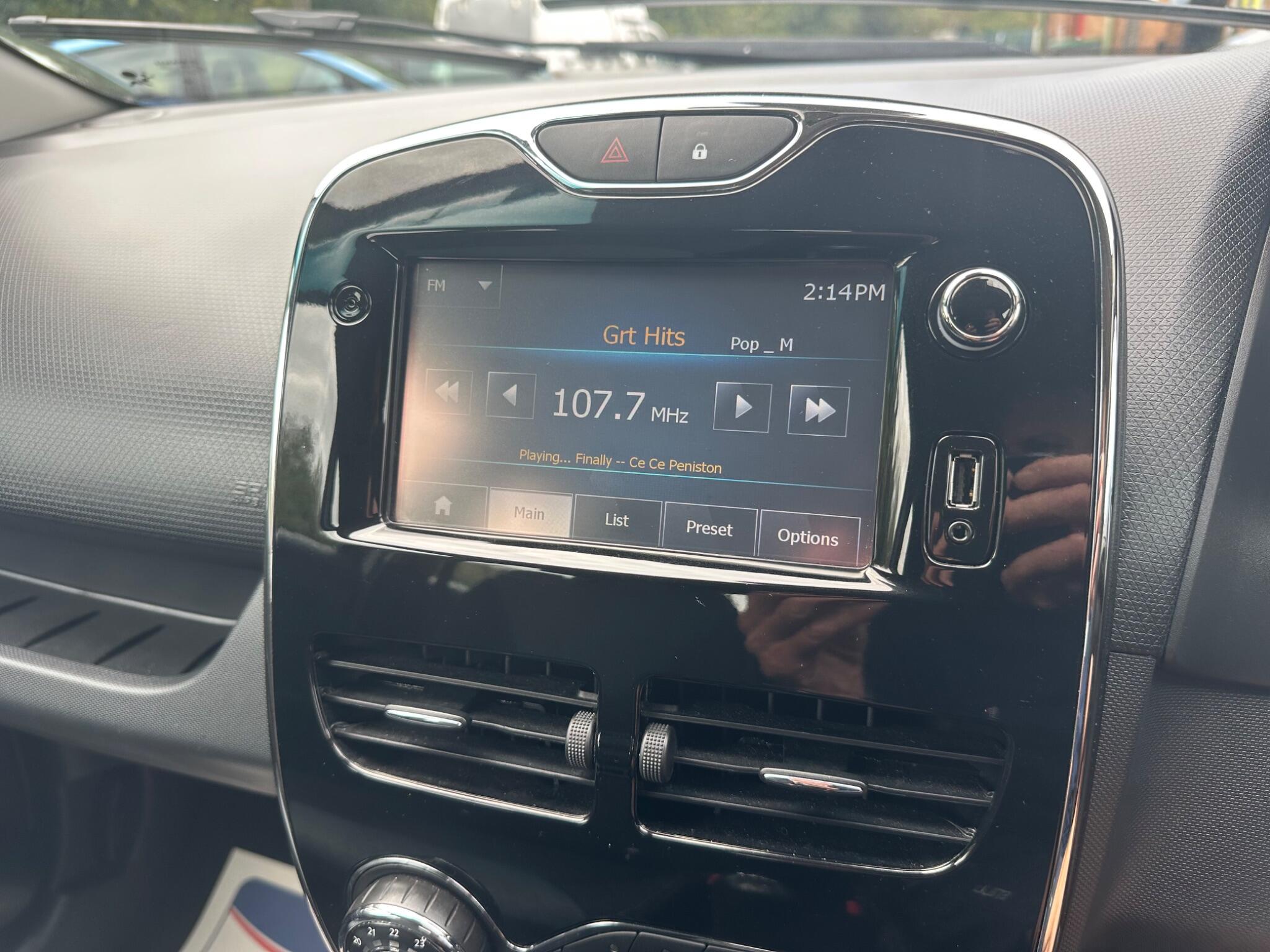Renault Clio view 22