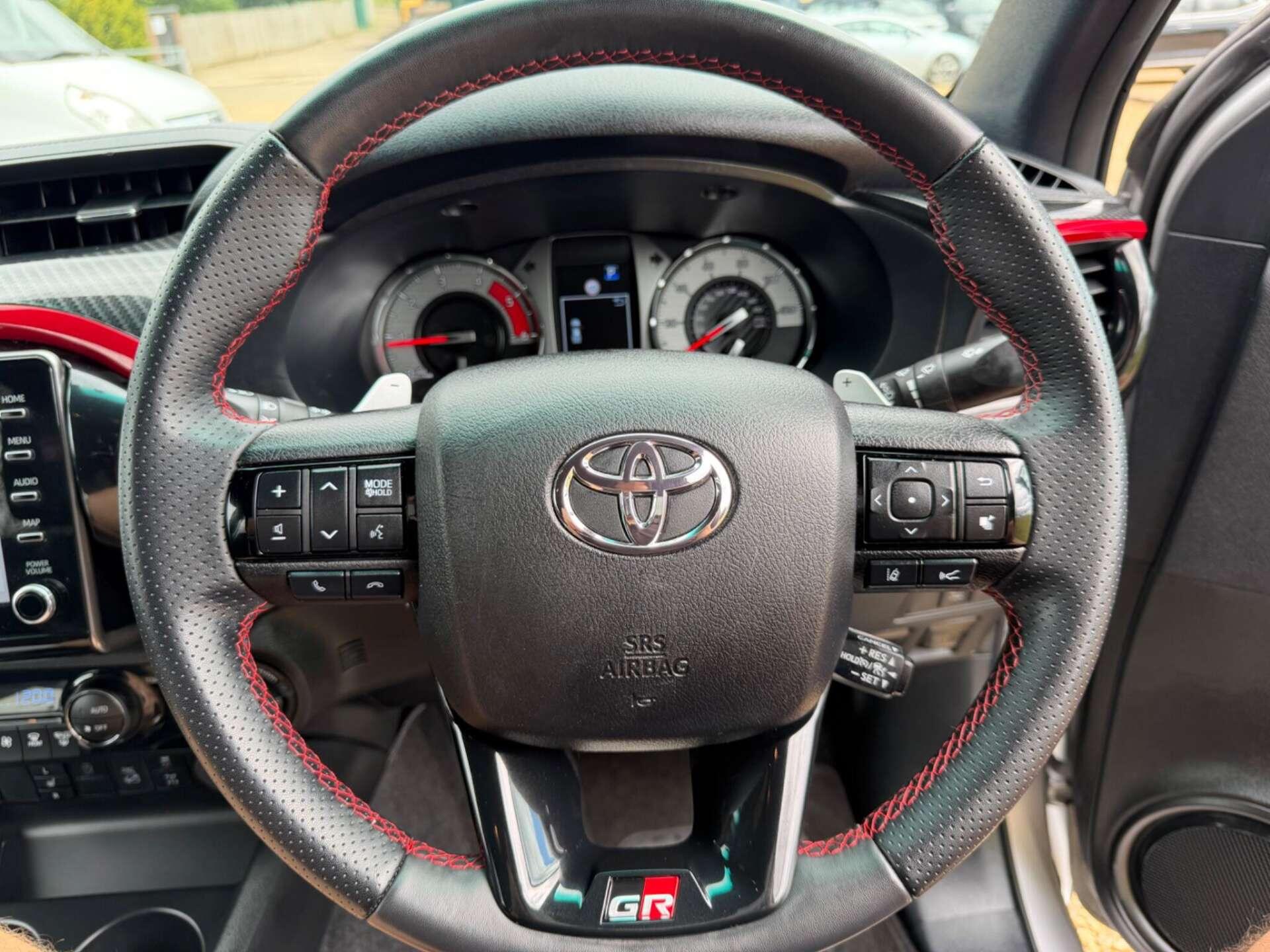Toyota Hilux view 17