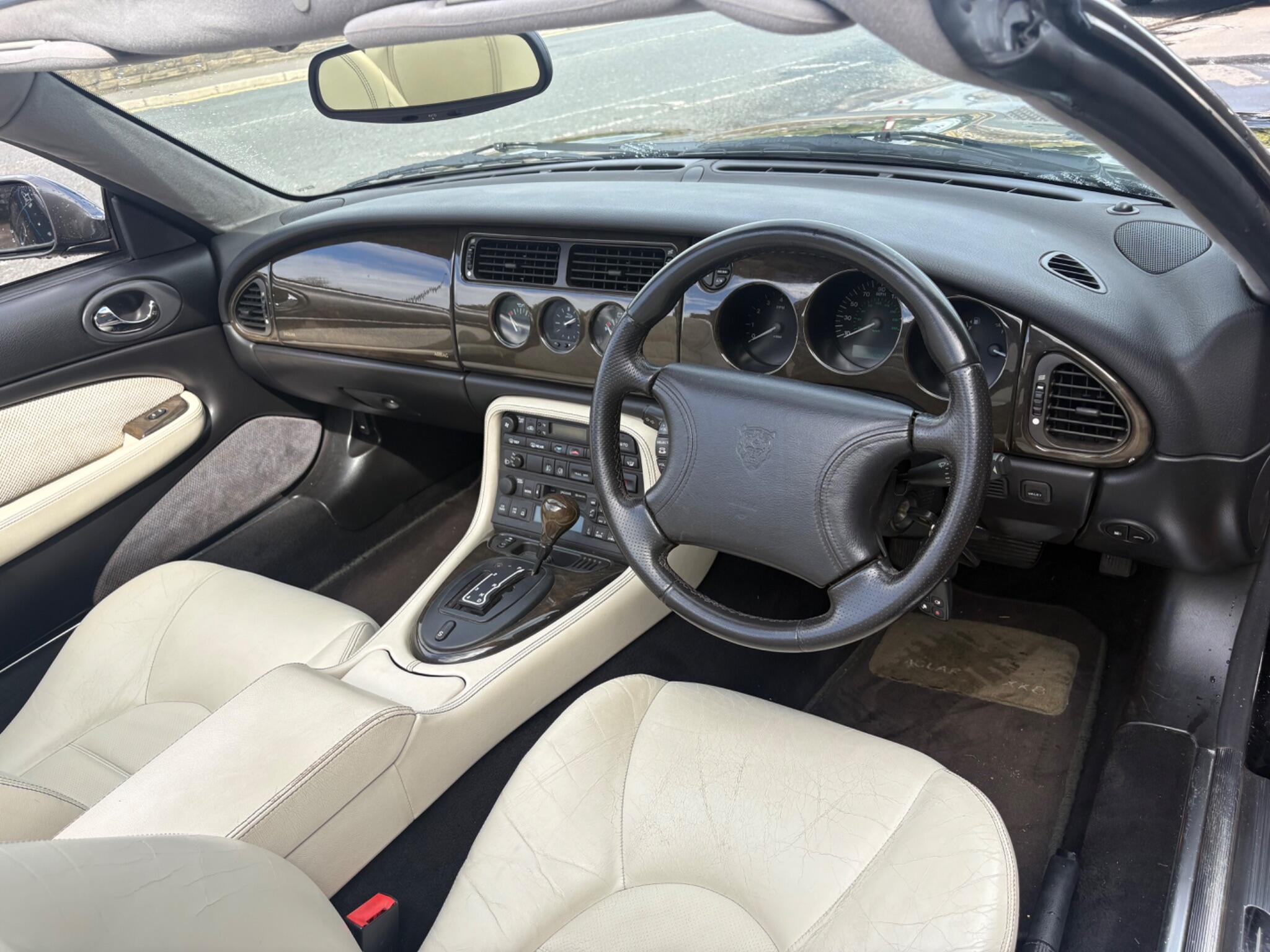 Jaguar XK8 view 20