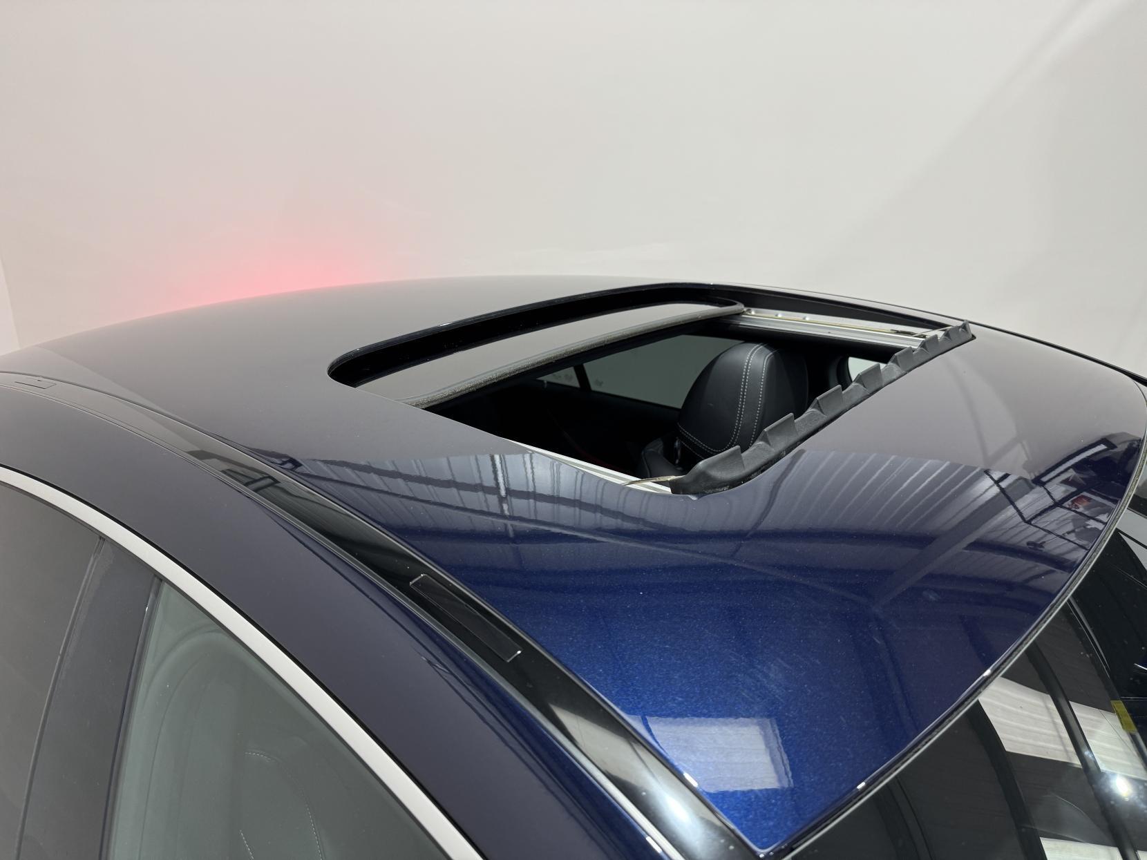 Mercedes-Benz CLS view 3
