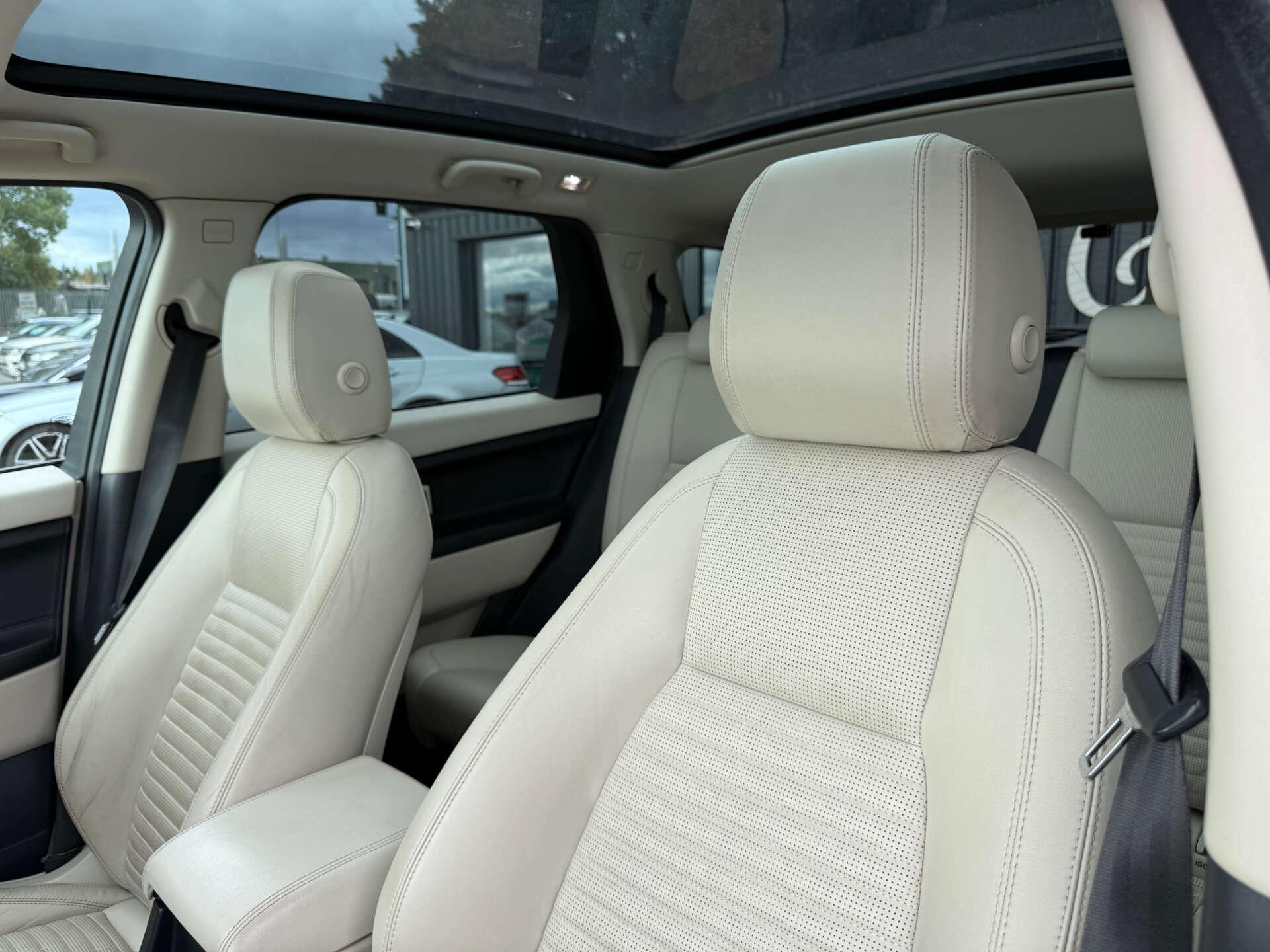 Land Rover Discovery Sport view 85
