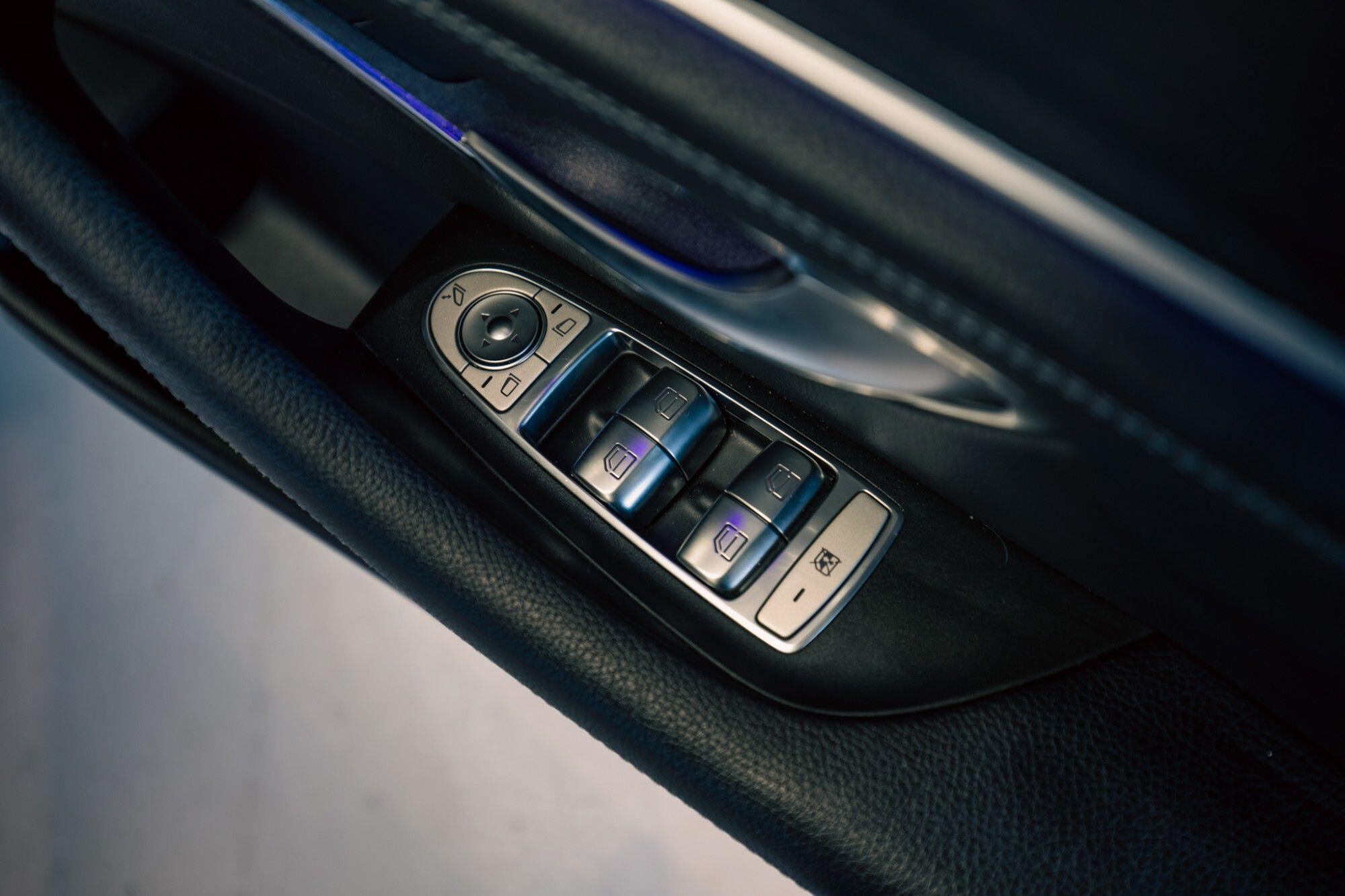 Mercedes-Benz E-Class view 10