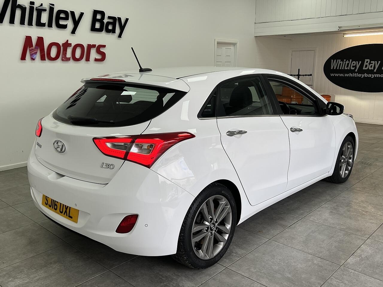 Hyundai i30 view 3