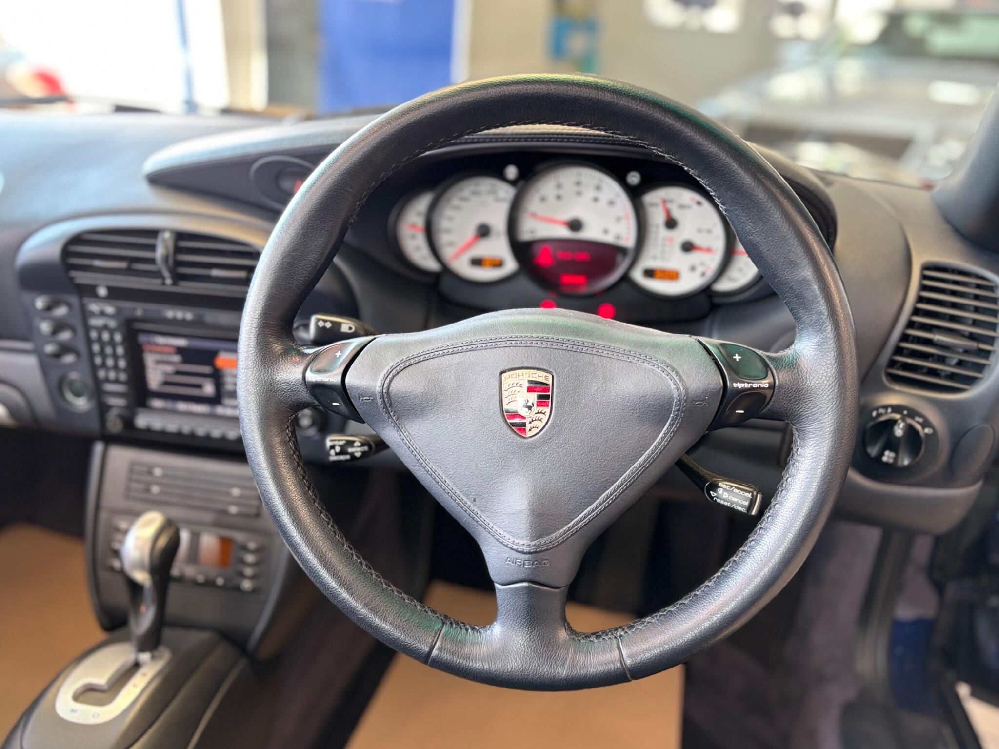Porsche 911 view 20