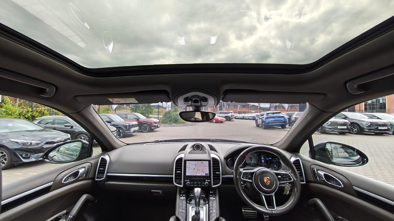 Porsche Cayenne view 12