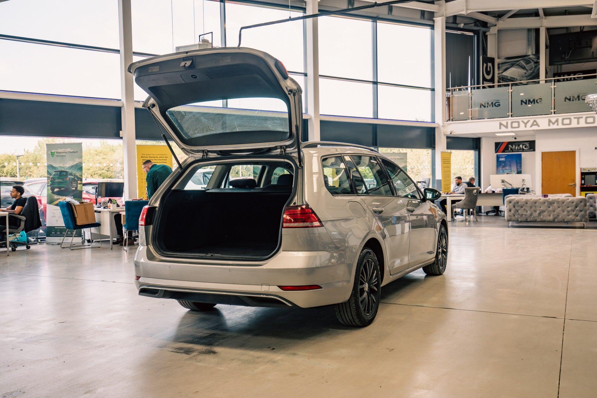 Volkswagen Golf view 34