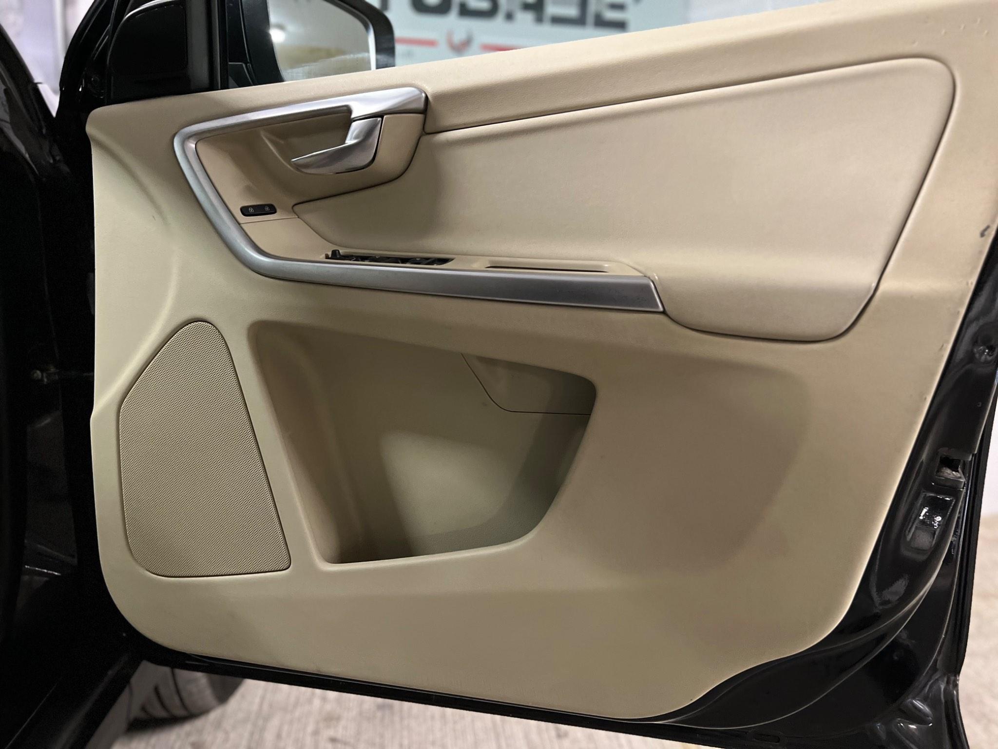 Volvo XC60 view 27