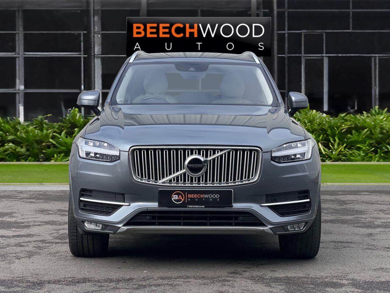 Volvo XC90 view 3