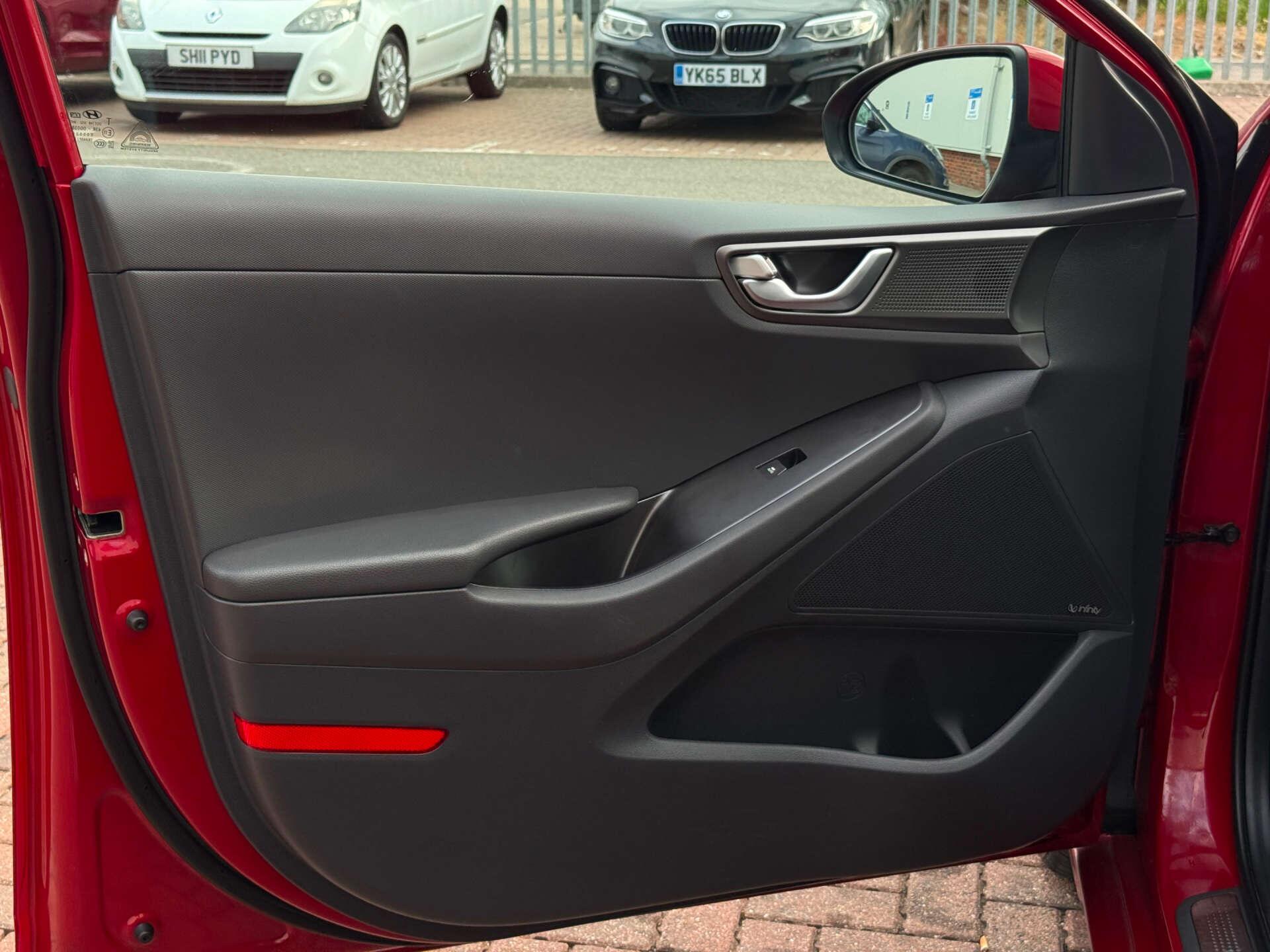 Hyundai Ioniq view 44
