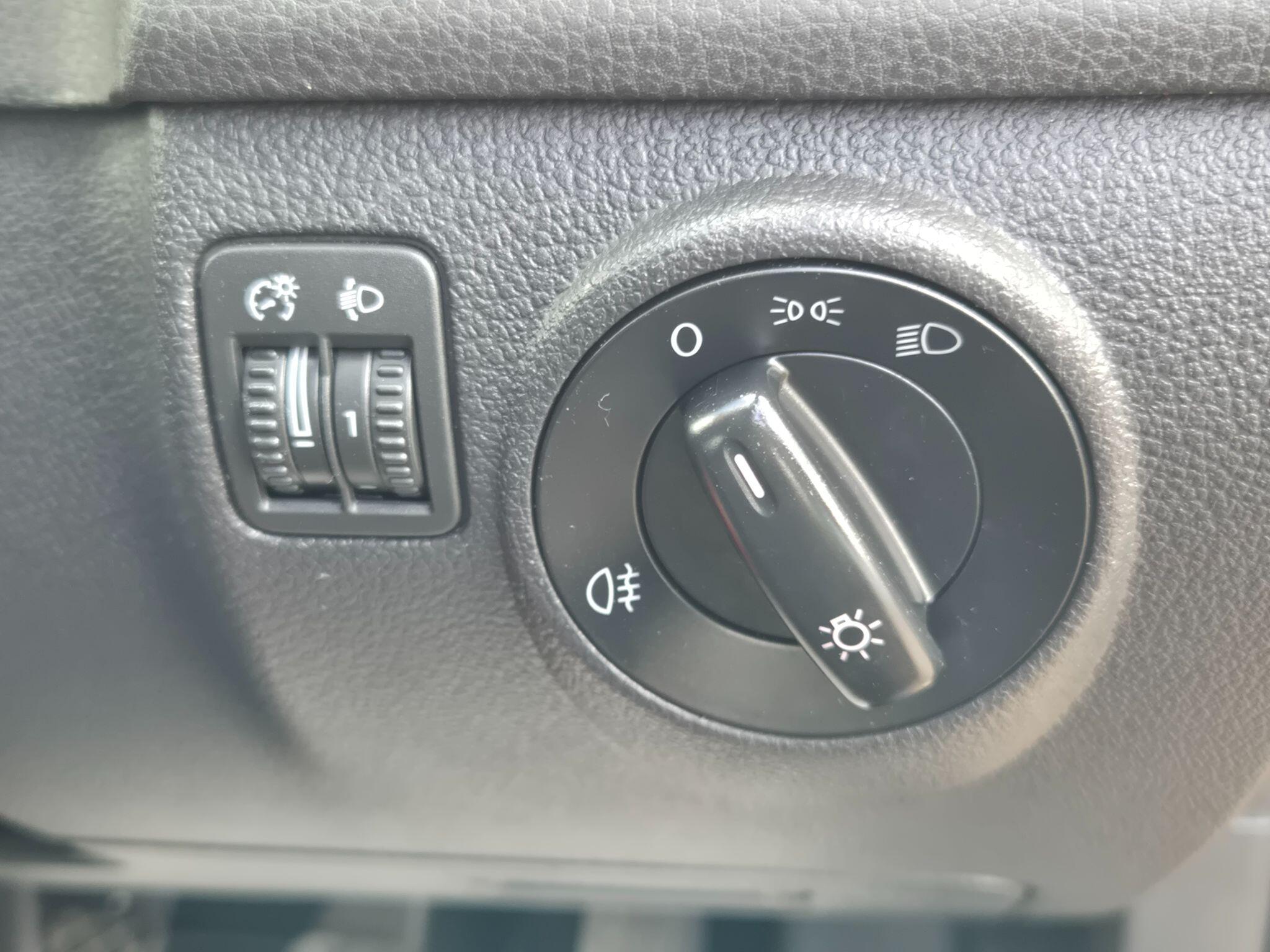 Volkswagen Golf Plus view 10
