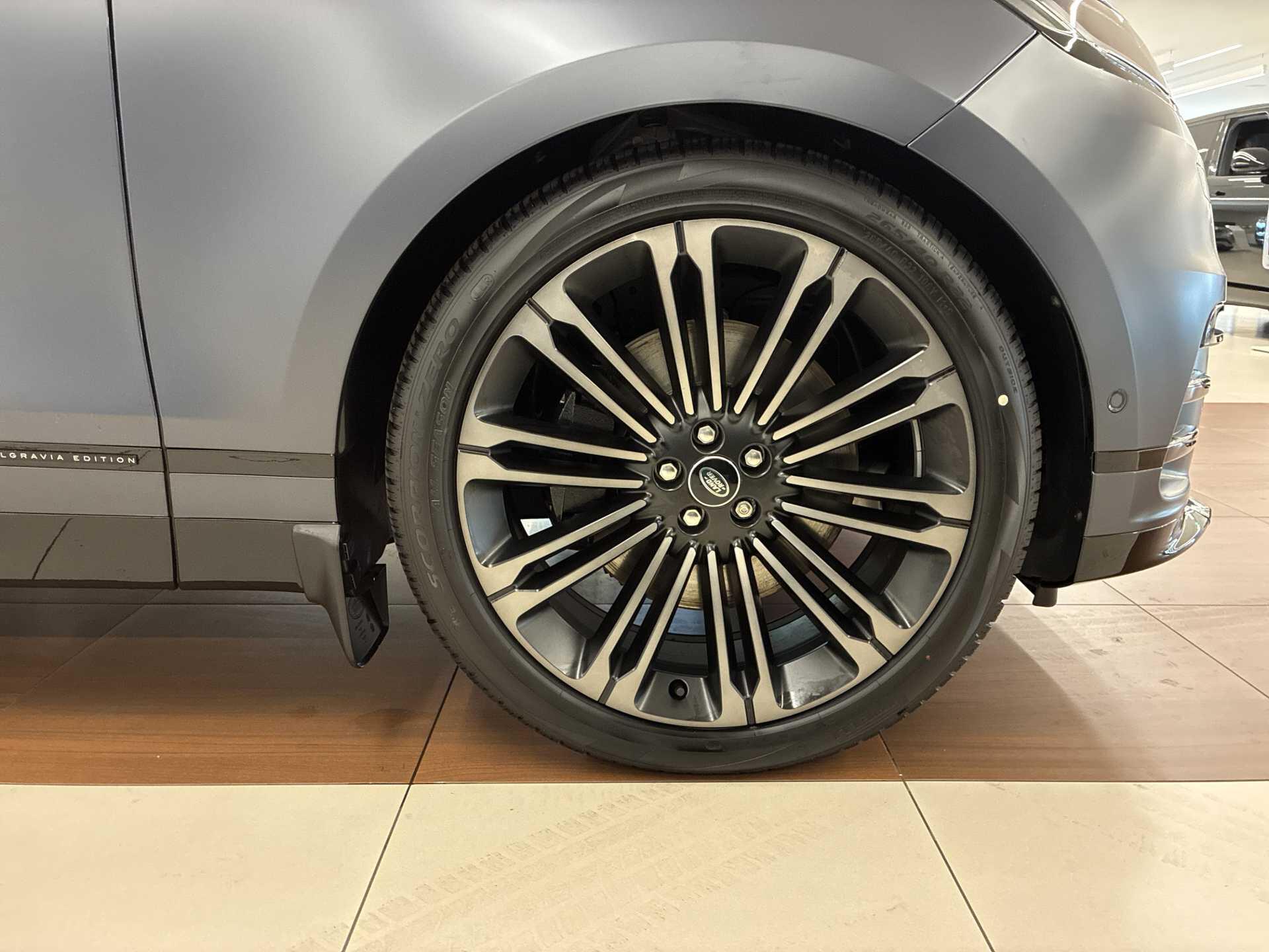 Land Rover Range Rover Velar view 8