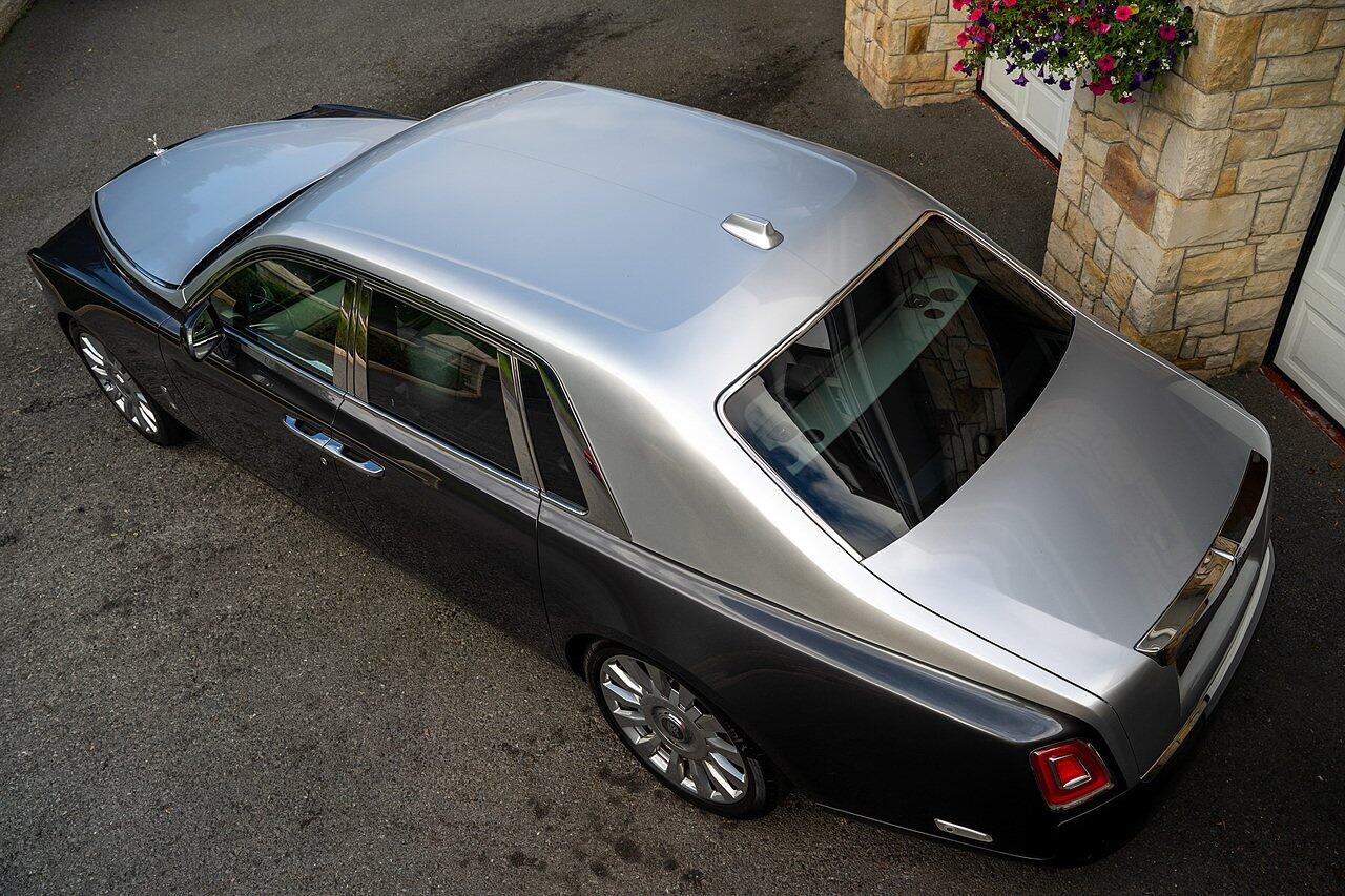 Rolls-Royce Phantom view 37