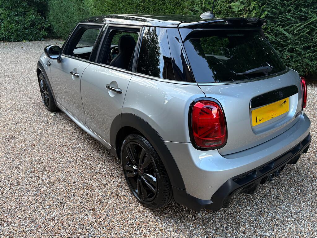 Mini Hatch view 39