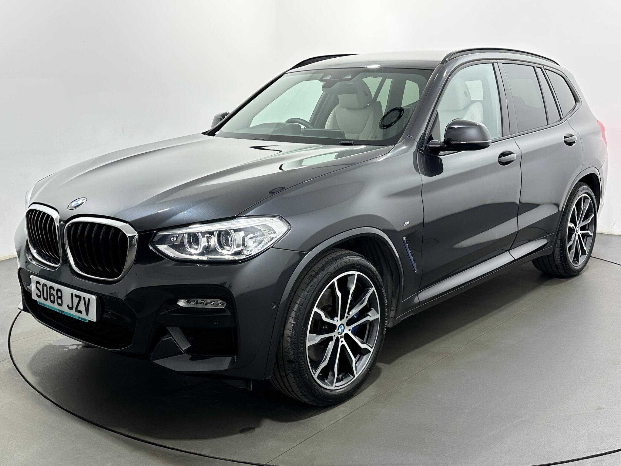 BMW X3 view 56