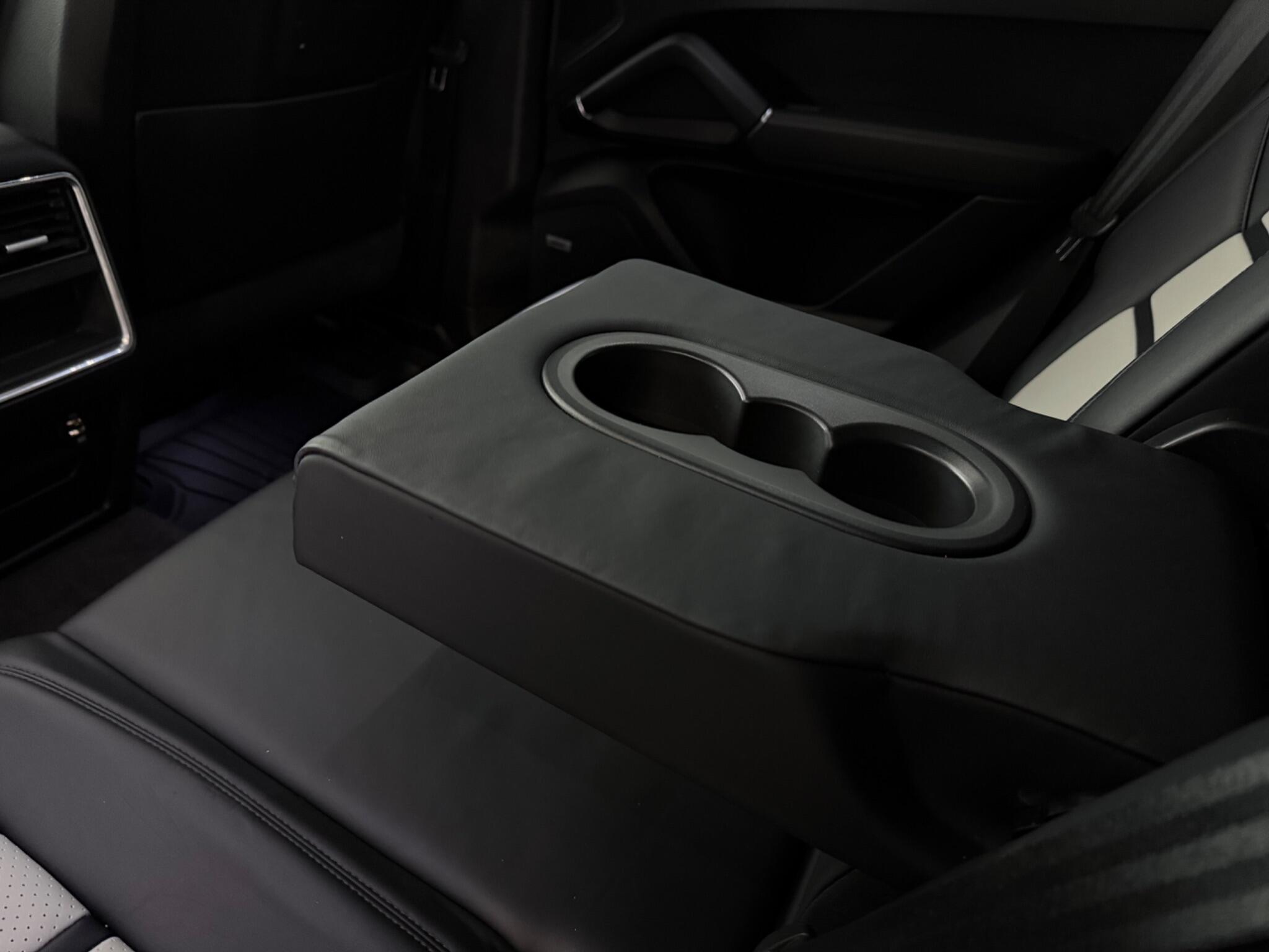Porsche Cayenne view 50