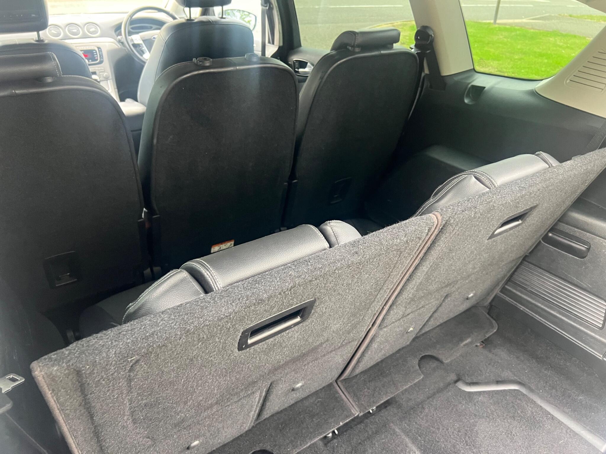 Ford S-Max view 17