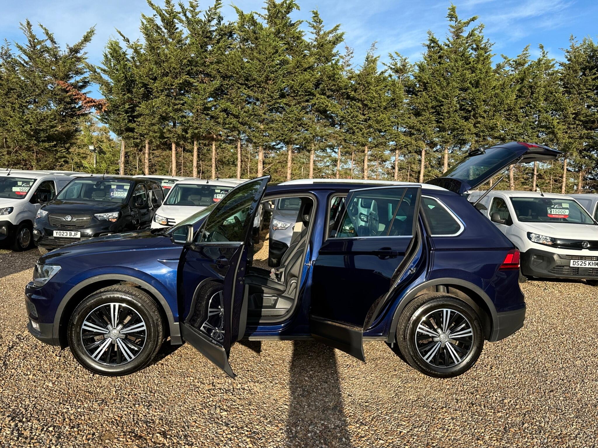Volkswagen Tiguan view 23