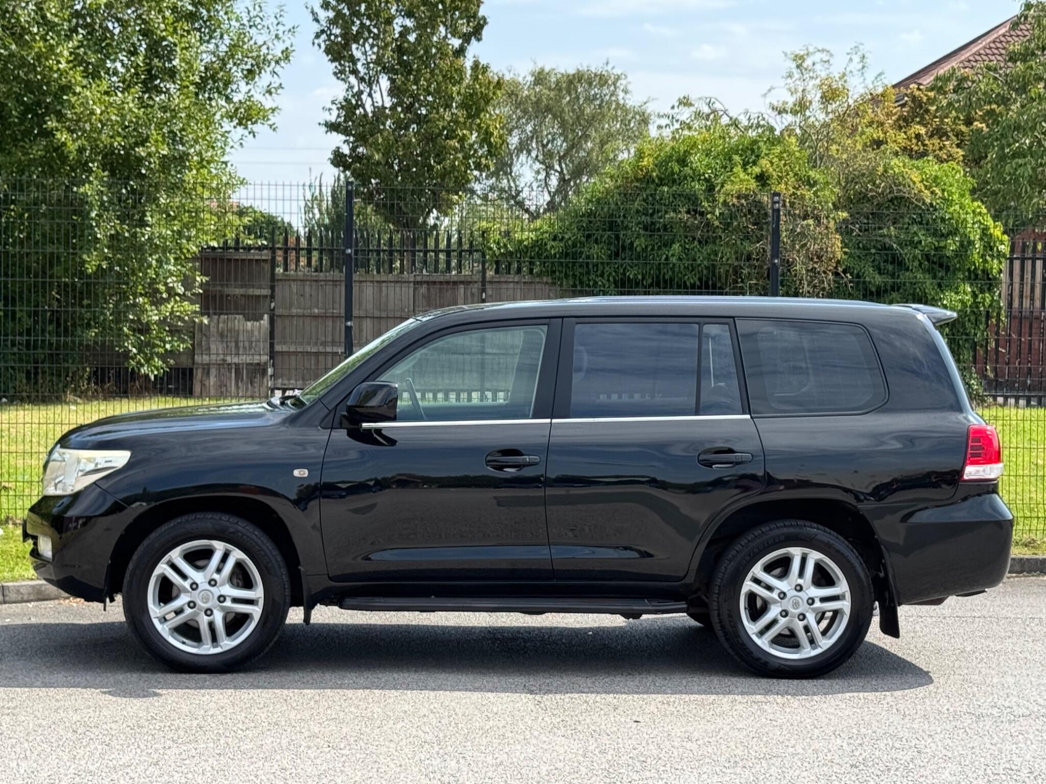Toyota Land Cruiser view 9