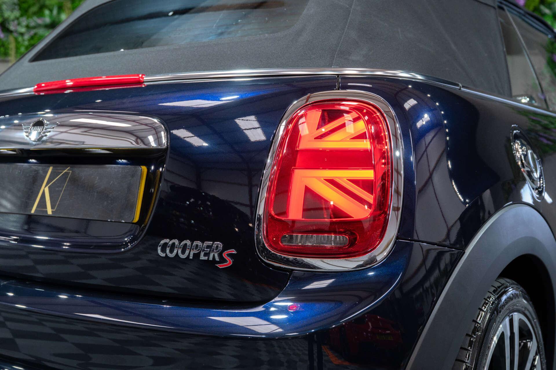 Mini Convertible view 35