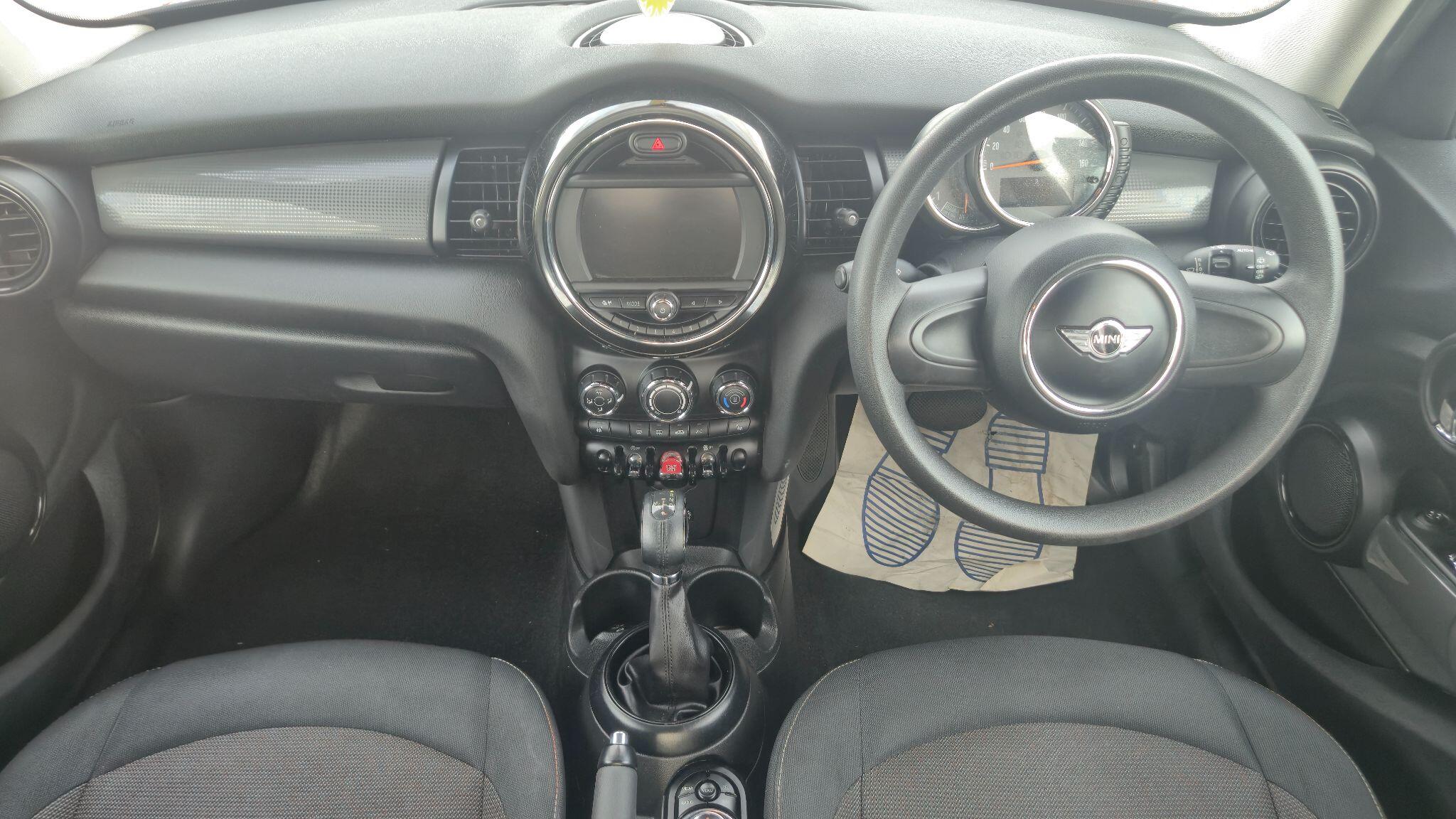 Mini Hatch view 15