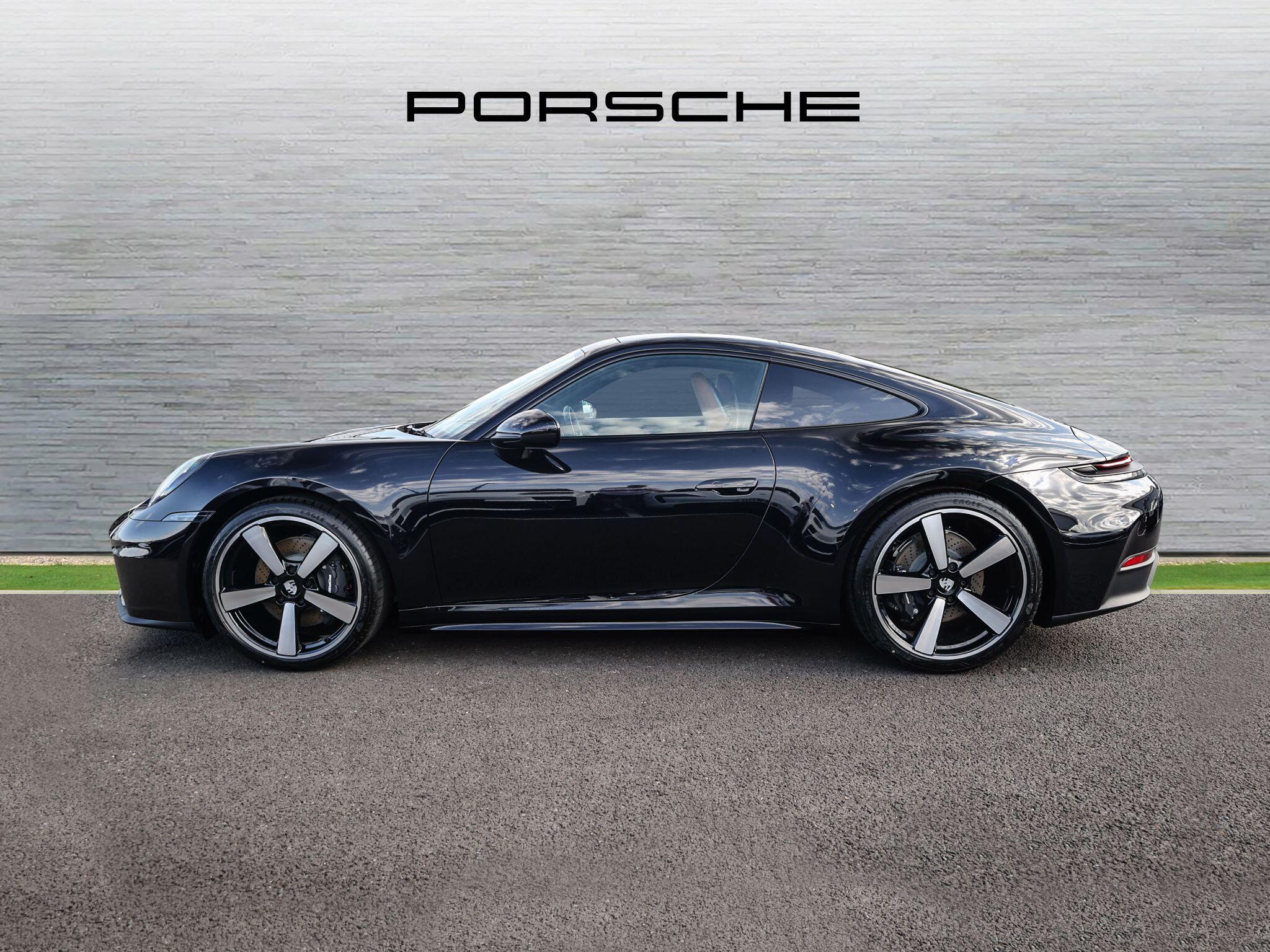 Porsche 911 view 5
