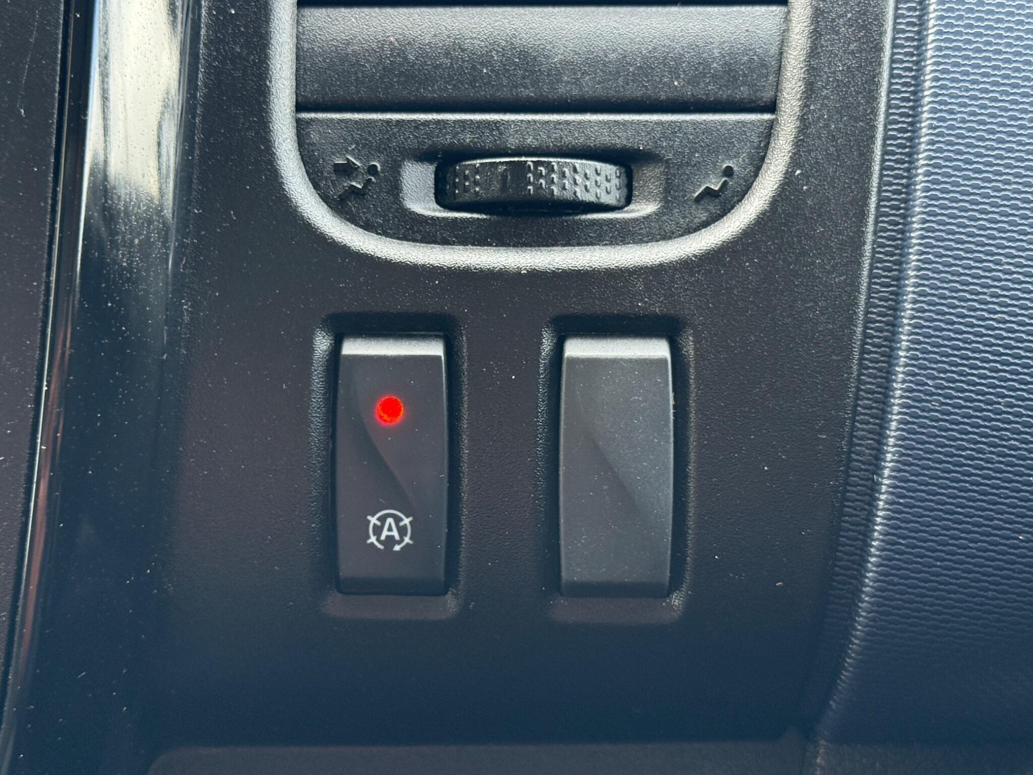 Vauxhall Vivaro - Image 62