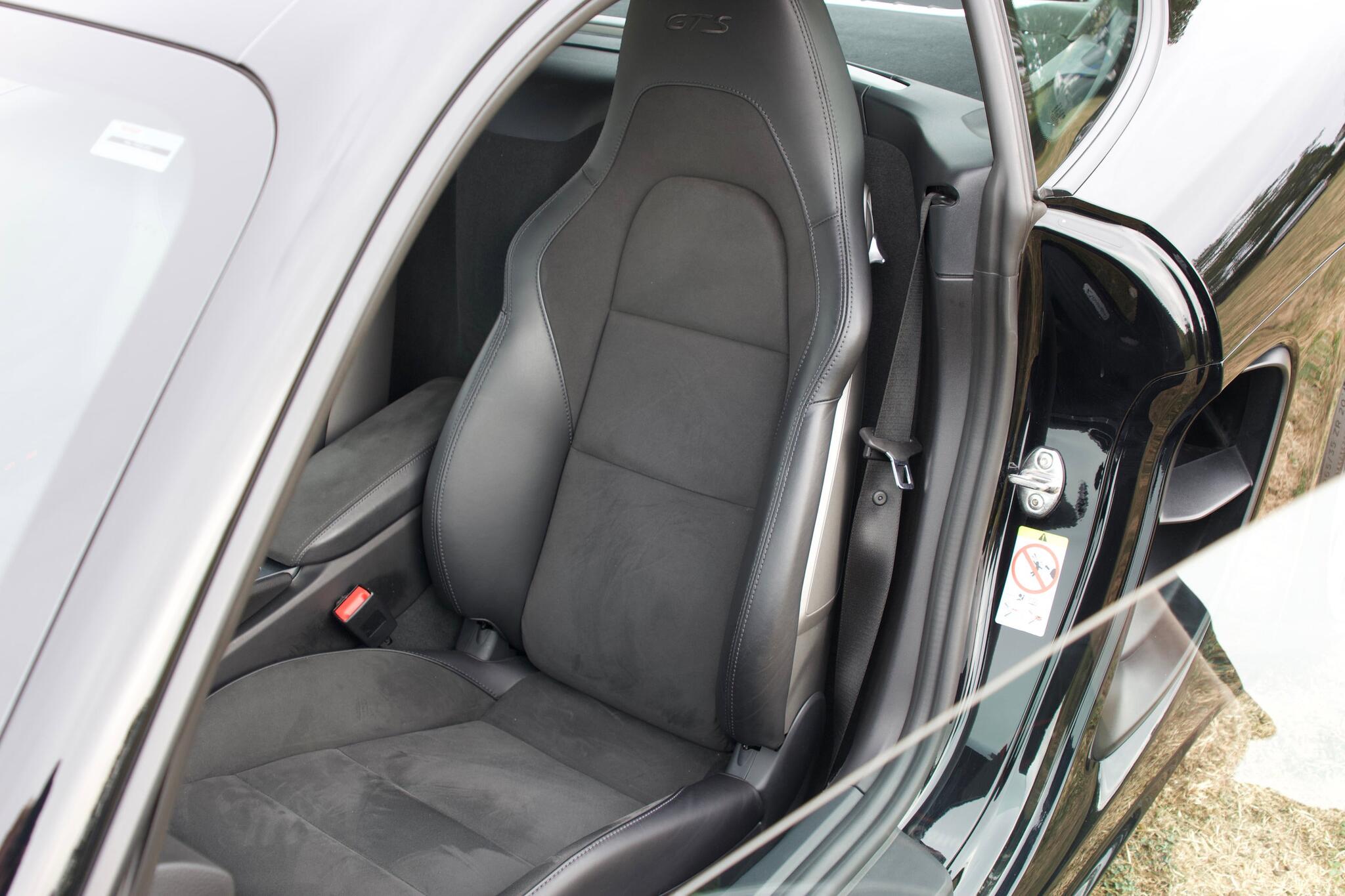 Porsche Cayman view 18