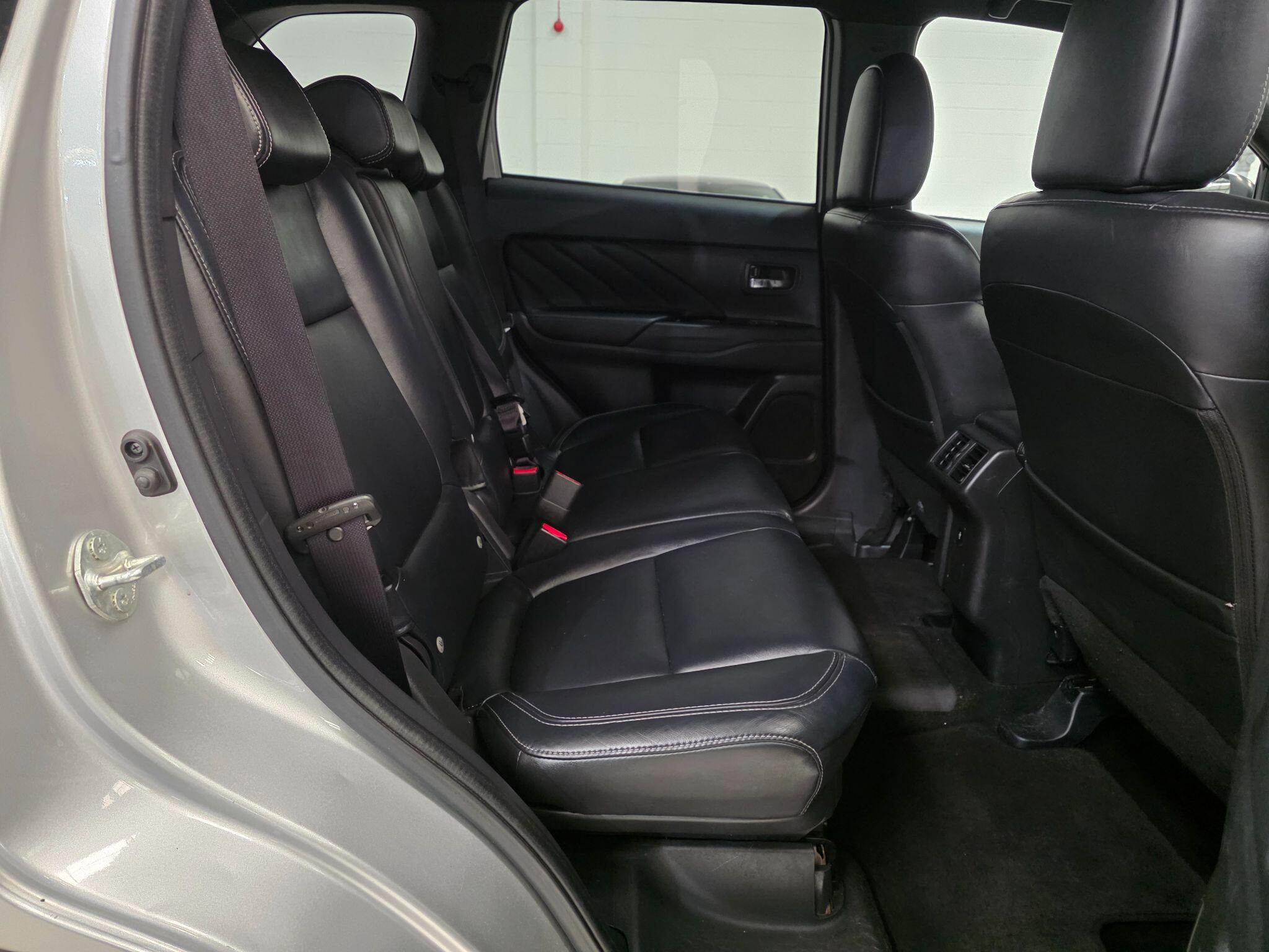 Mitsubishi Outlander view 23