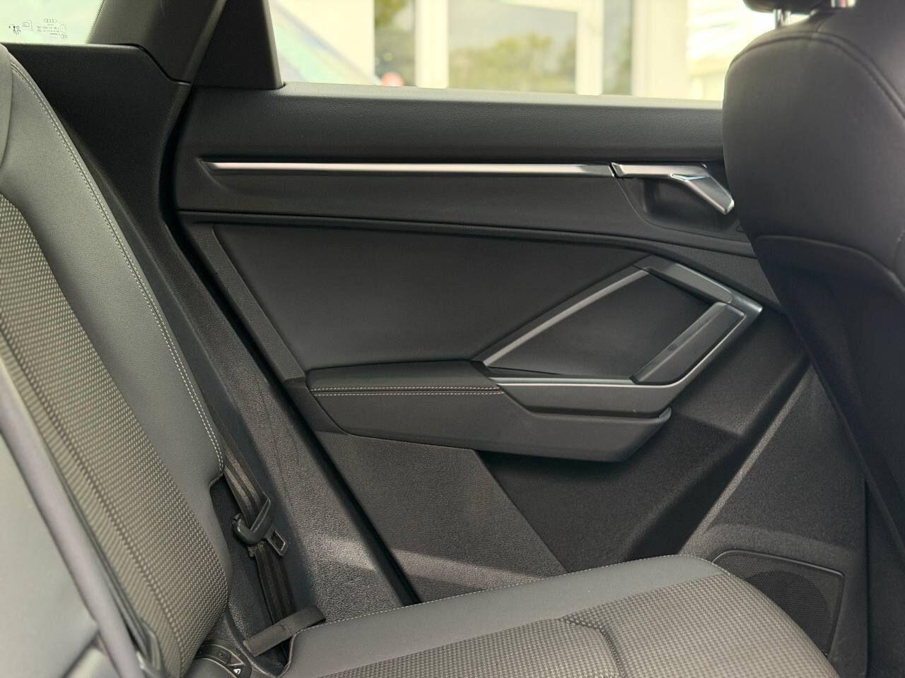 Audi Q3 view 16