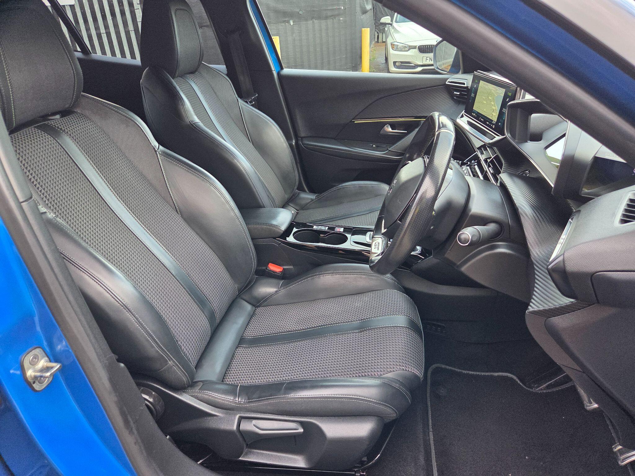 Peugeot e-2008 view 11