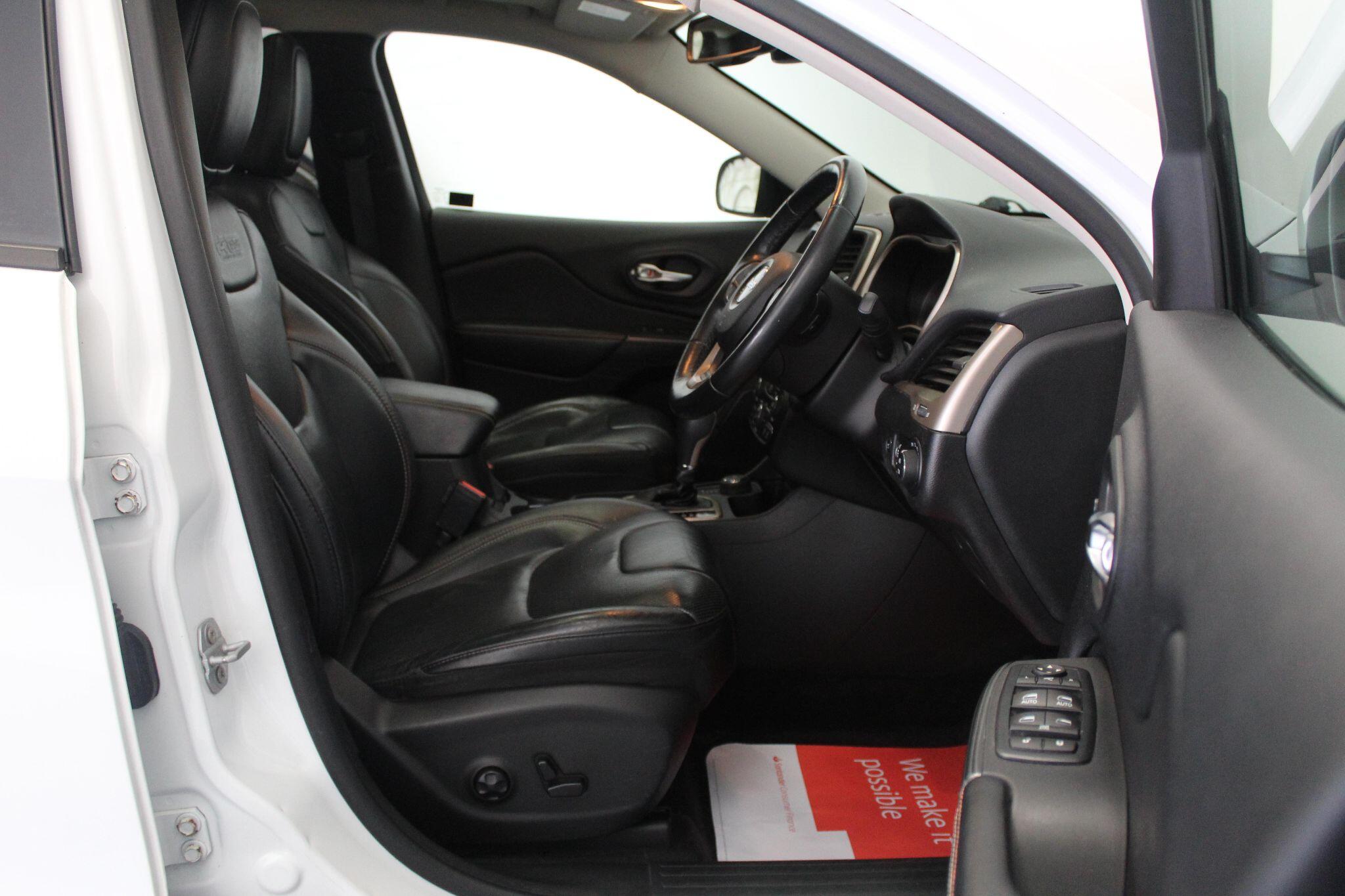 Jeep Cherokee view 33