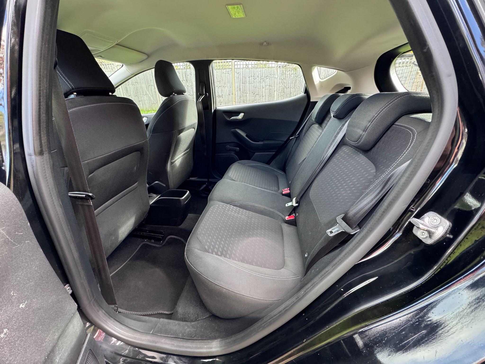 2017 Ford Fiesta image 35