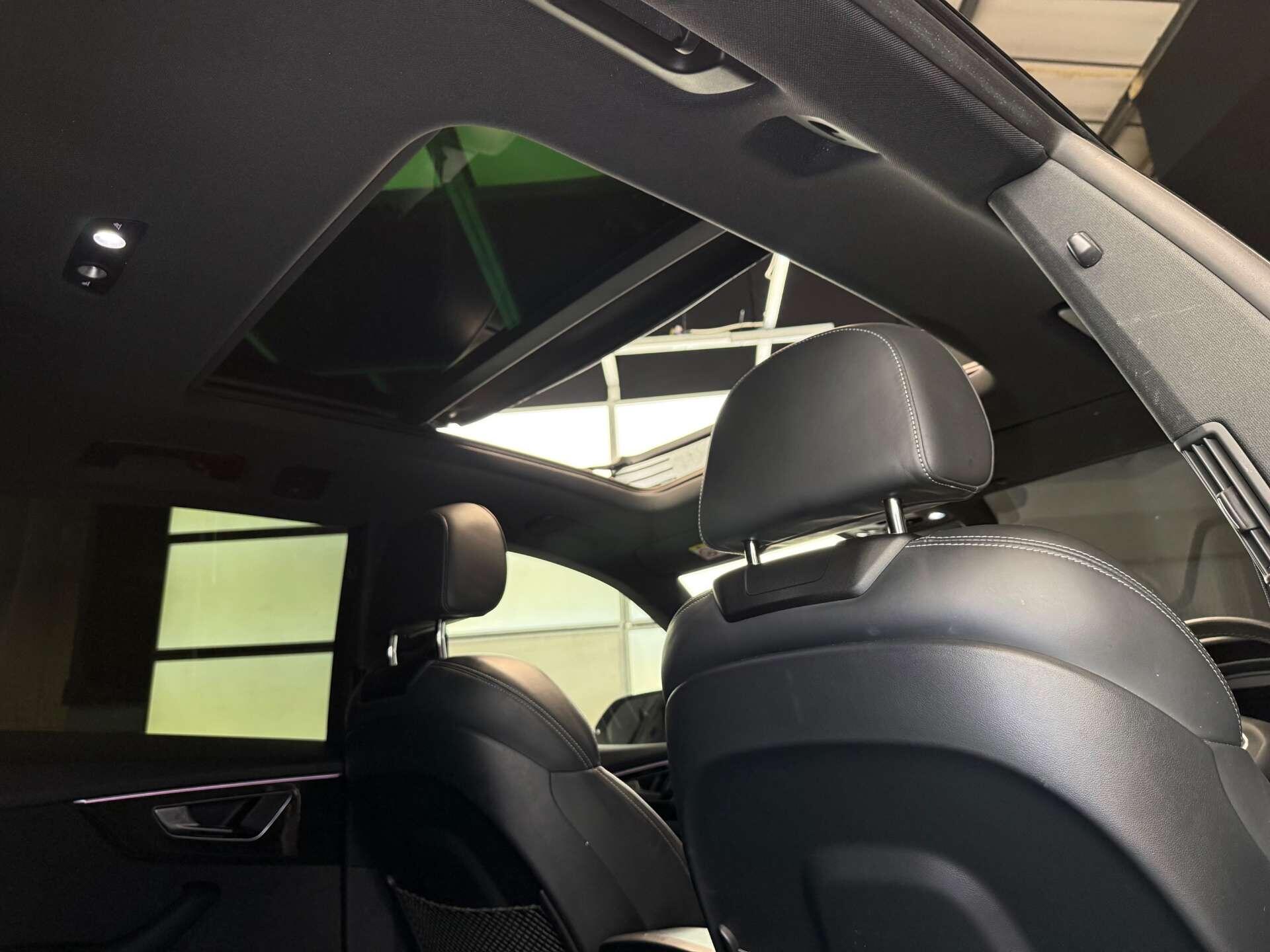 Audi Q8 view 26
