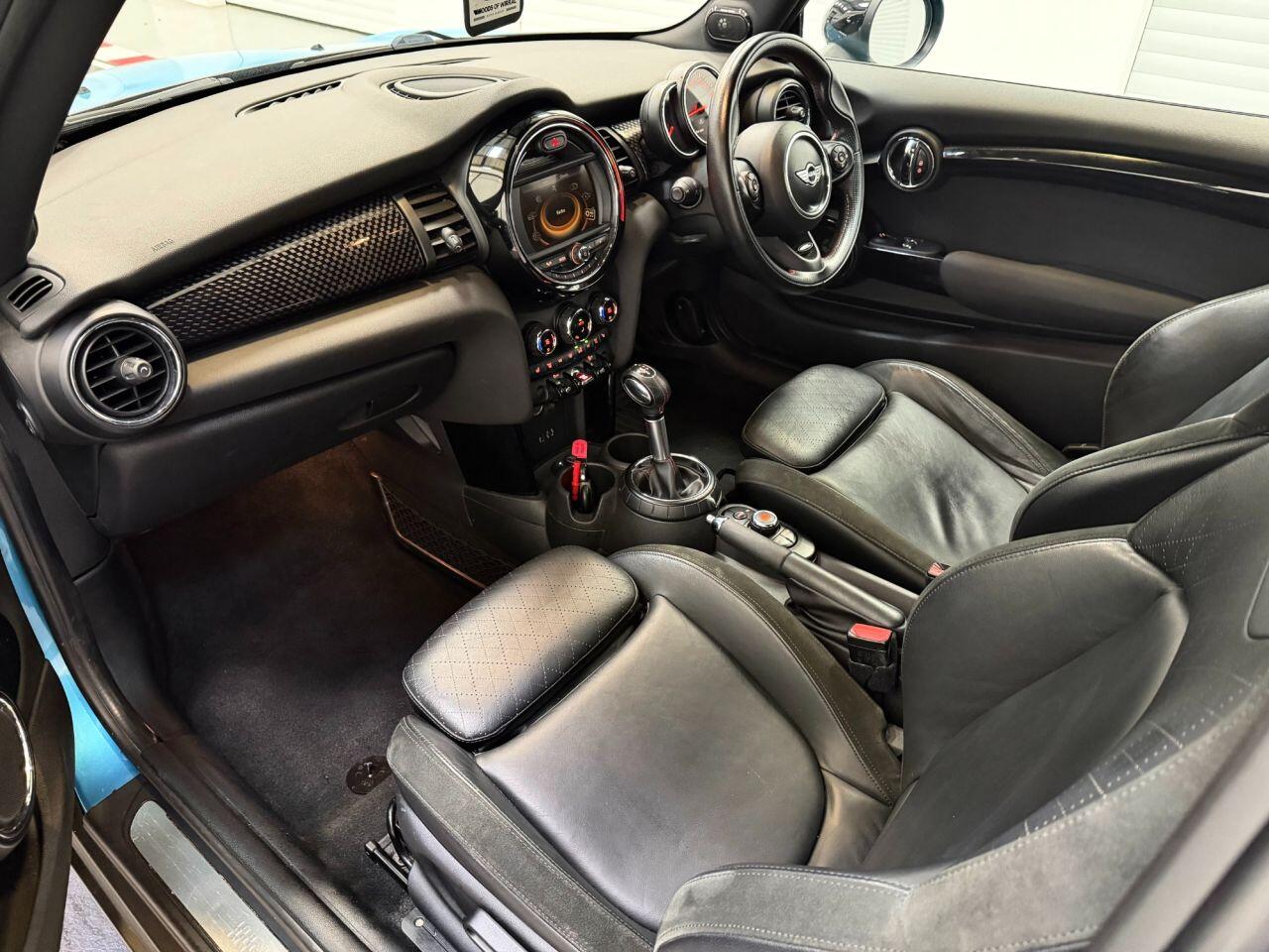 Mini Hatch view 6