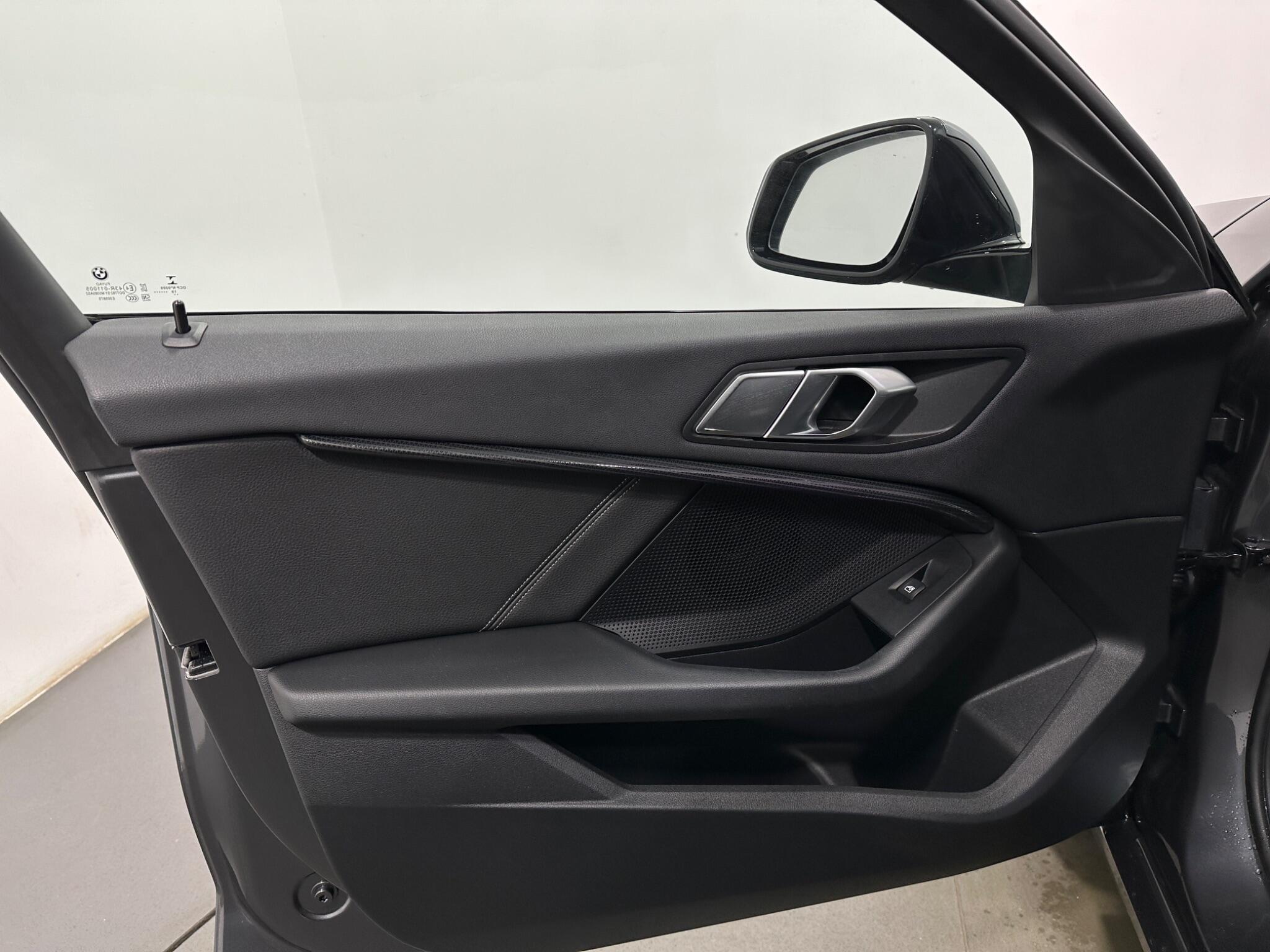 BMW 1 Series view 37