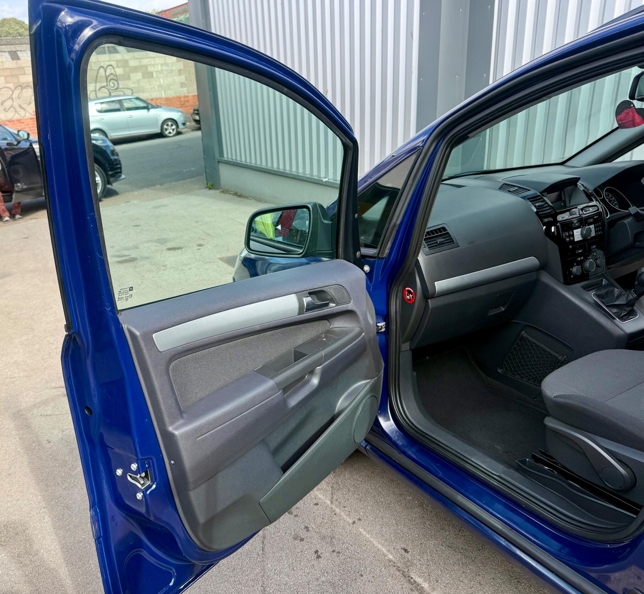 Vauxhall Zafira view 16