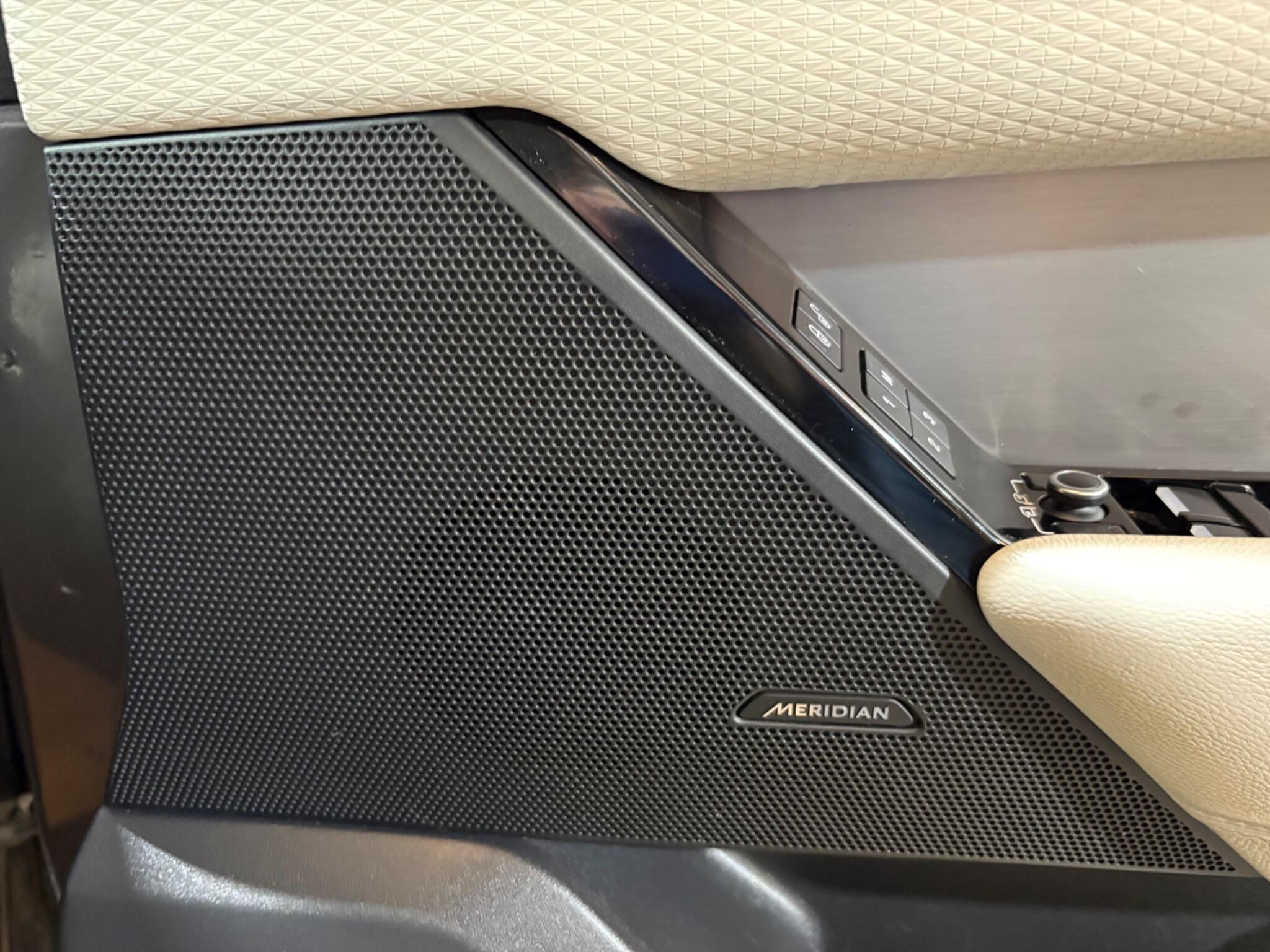 Land Rover Range Rover Velar view 36